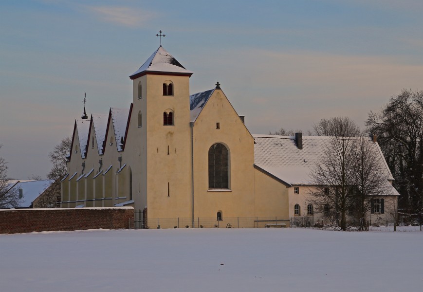 Weisse Weihnachten in Duennwald - Nikolauskirche 03