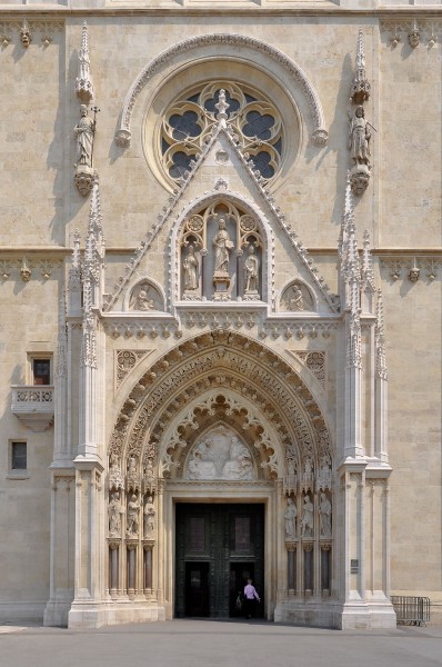 Zagreb cathedral portal 2011 05