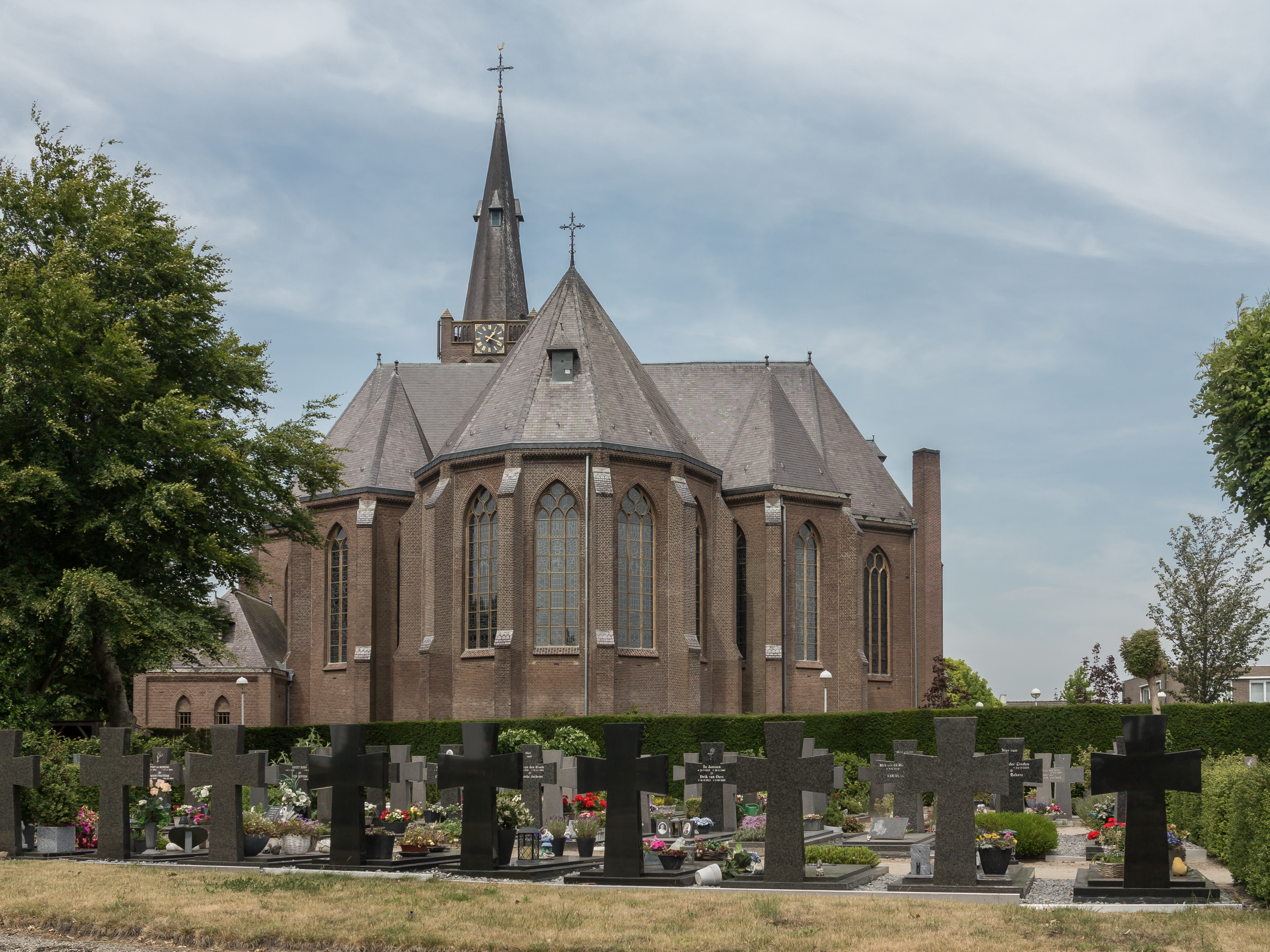 Rijsbergen, de Sint Bavokerk 0879WN037 en kerkhof 0879WN038 foto9 2015-06-17 13.16