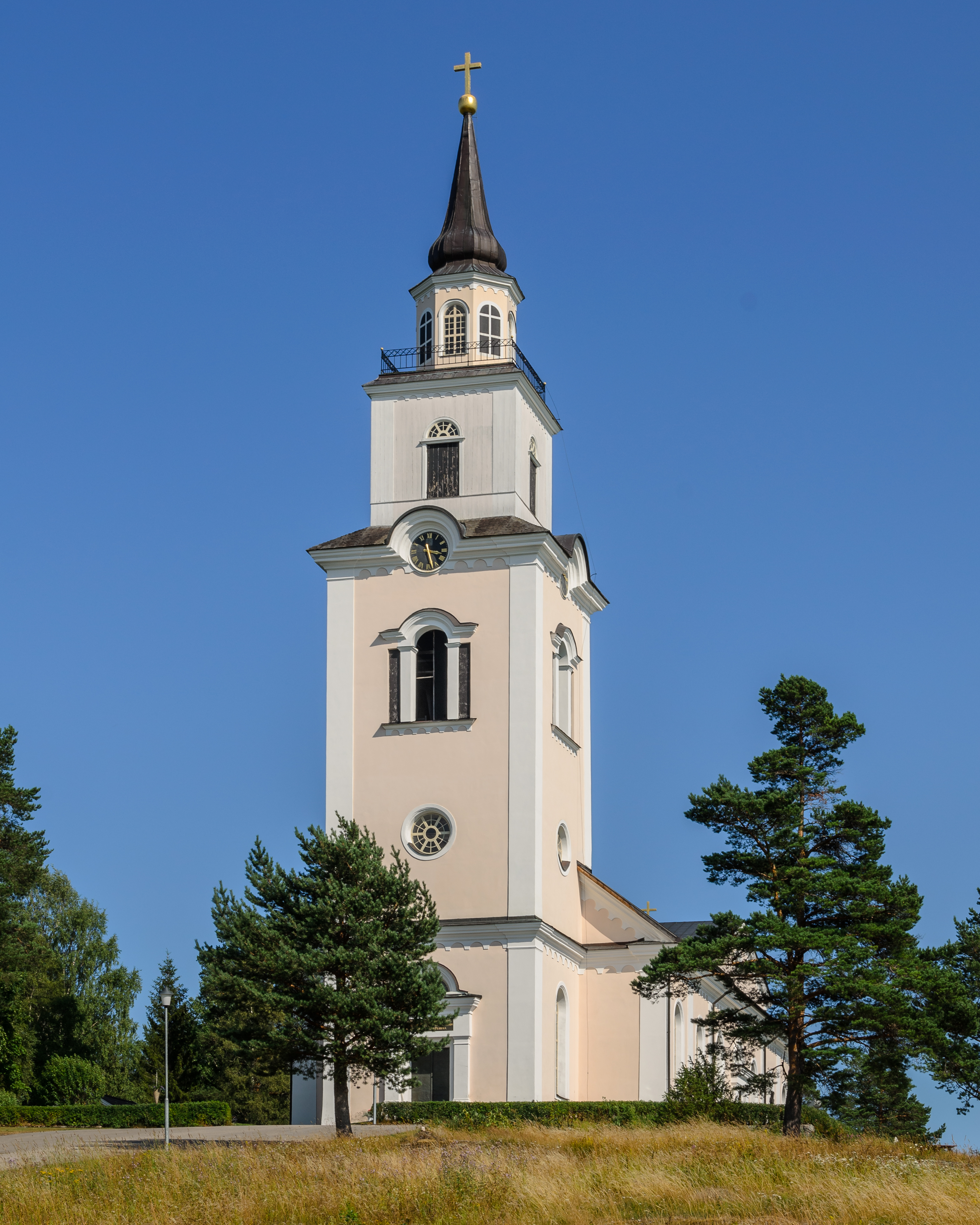 Rogsta kyrka July 2014 01