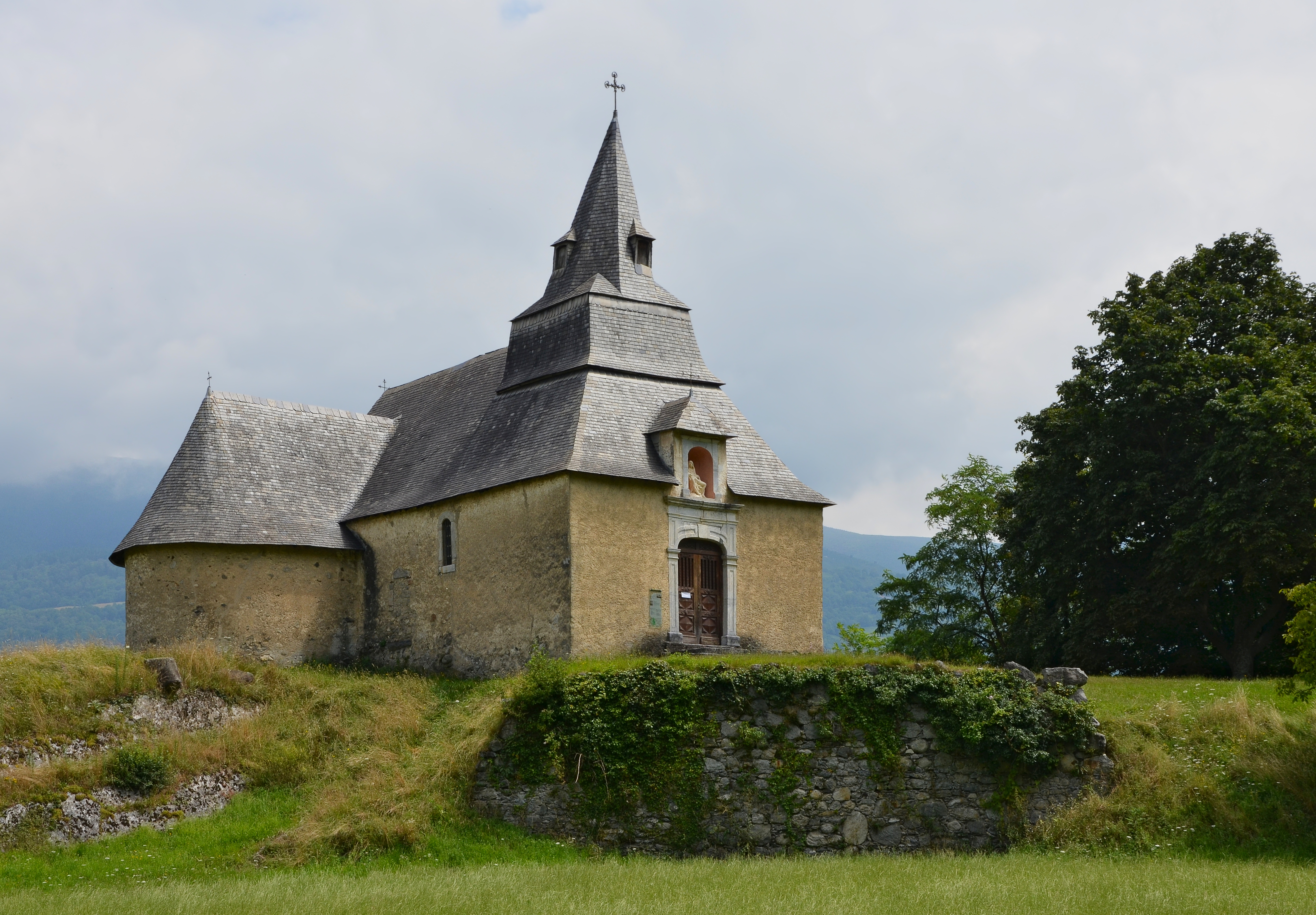 Saint-Savin 65 Chapelle ND-de-Piétat vue W 2014