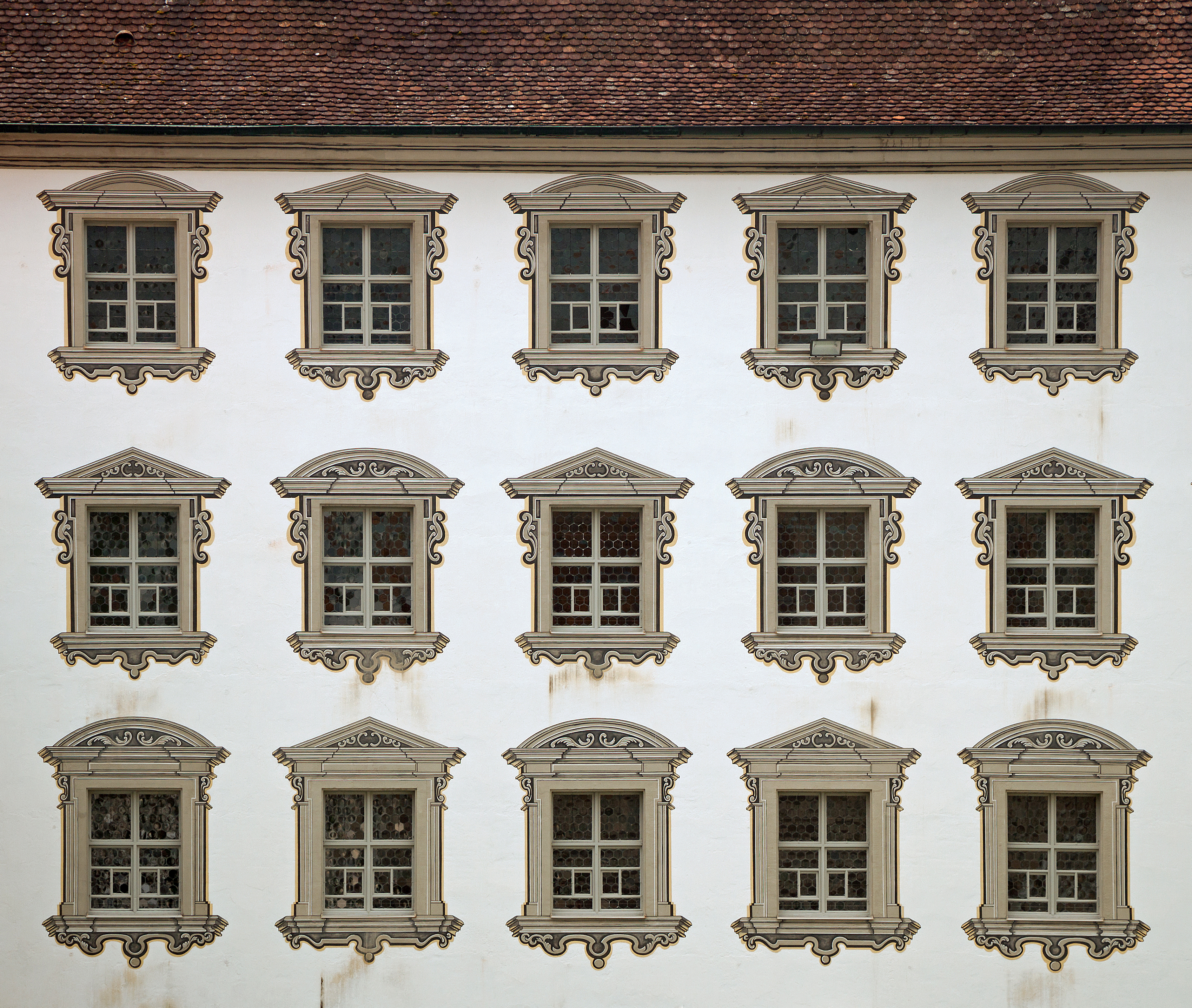 Salem Abbey - courtyard - facade