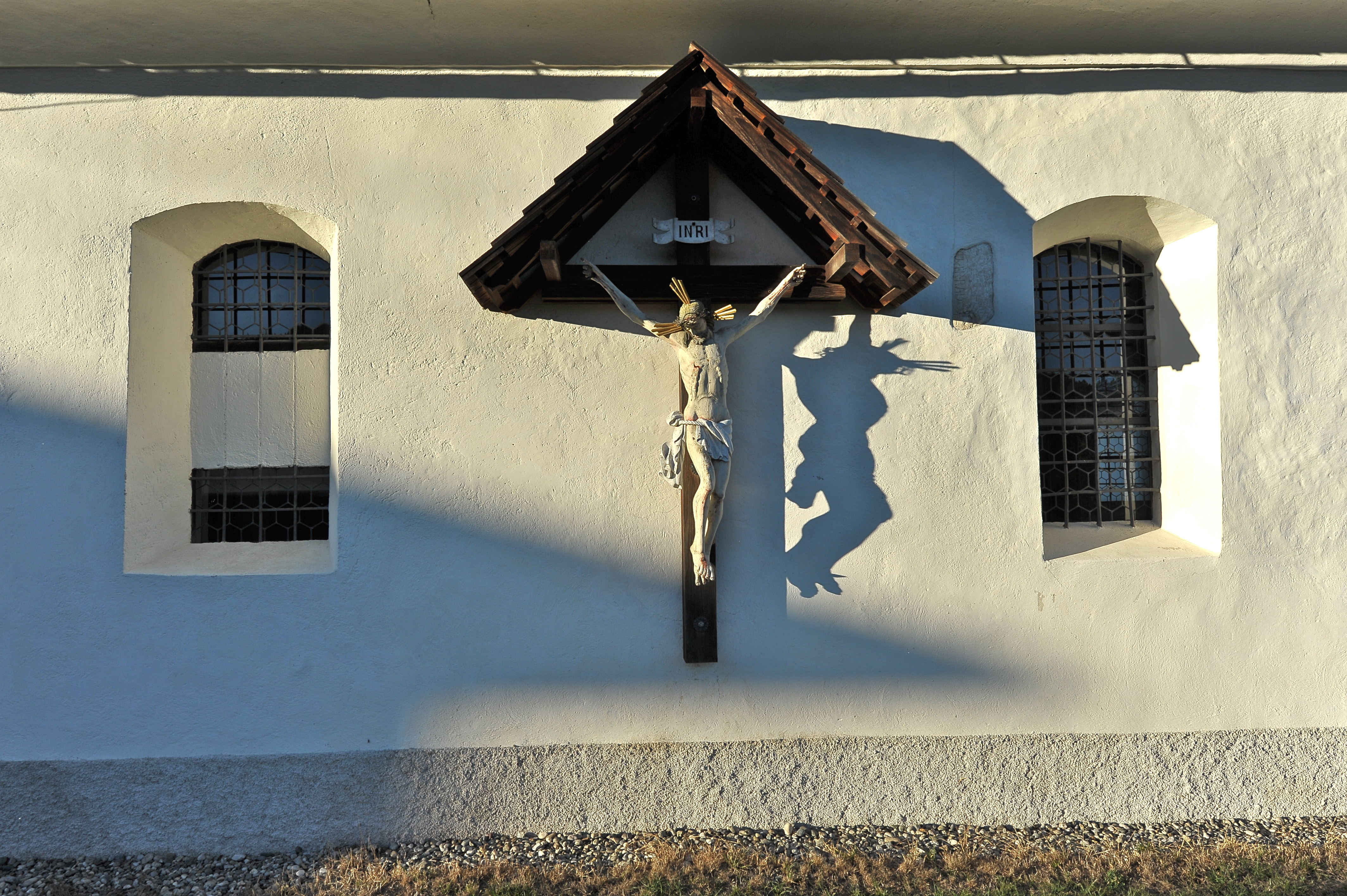 Sankt Peter am Bichl Kirchen-Aussenwand Kruzifix 23092013 762