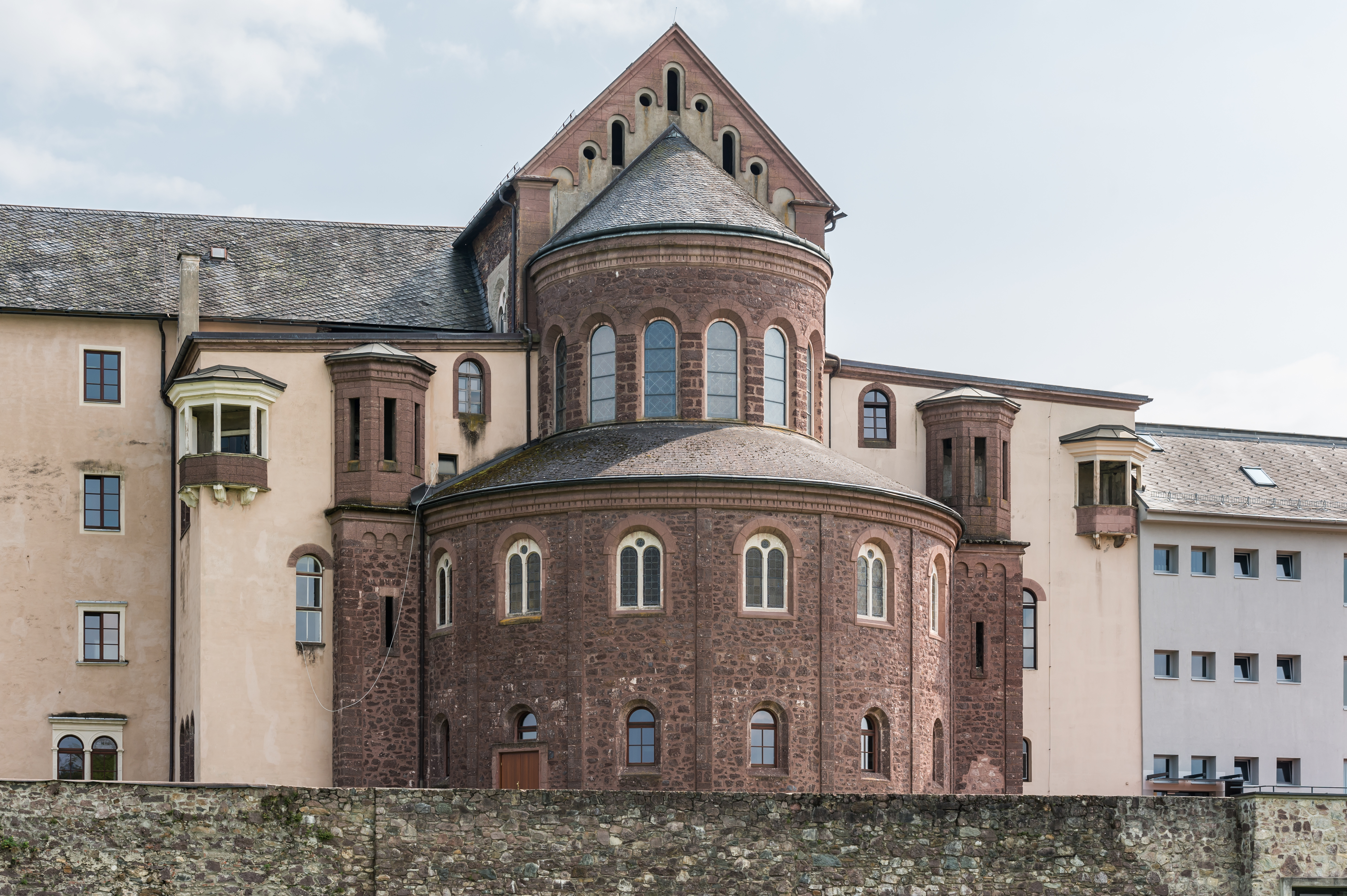 Sankt Veit Tanzenberg Pfarrkirche hll Florian und Josef West-Ansicht Chorschluss 07092016 4239