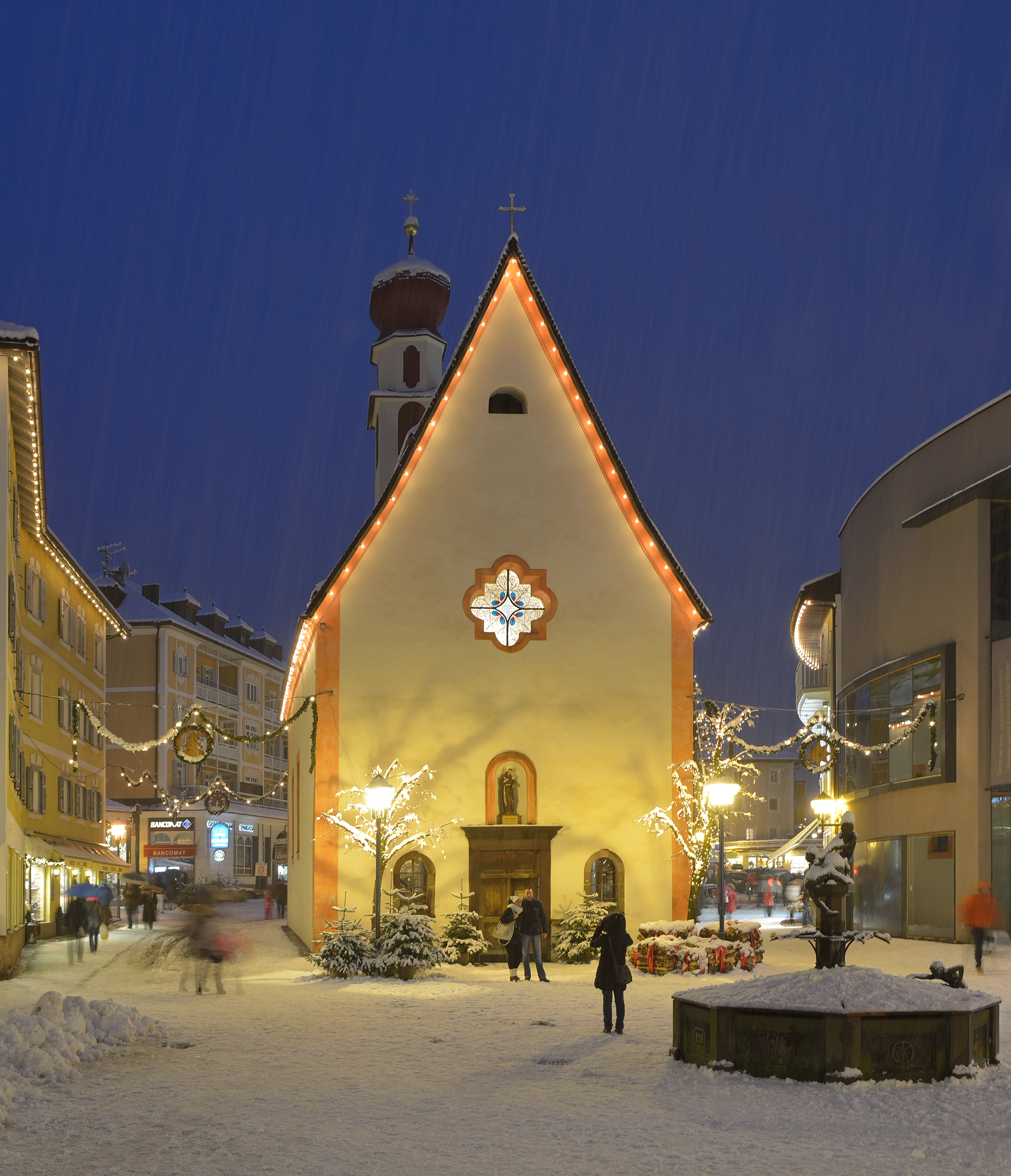 Snowing at Christmas in Urtijëi Saint Antony church