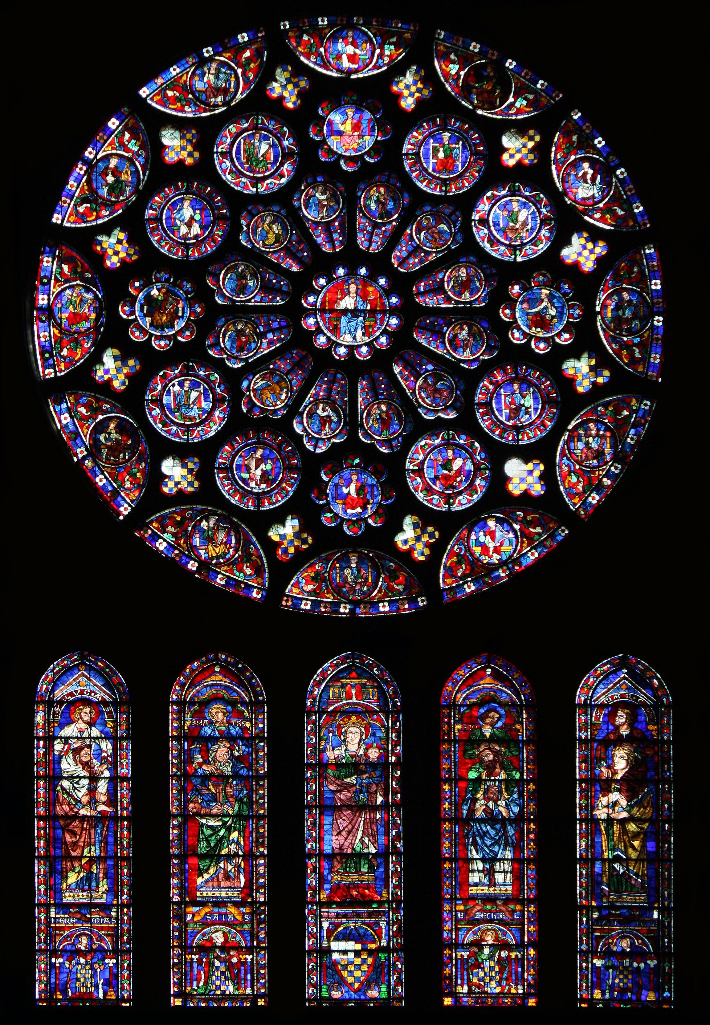 South rose window of Chartres Cathedral01