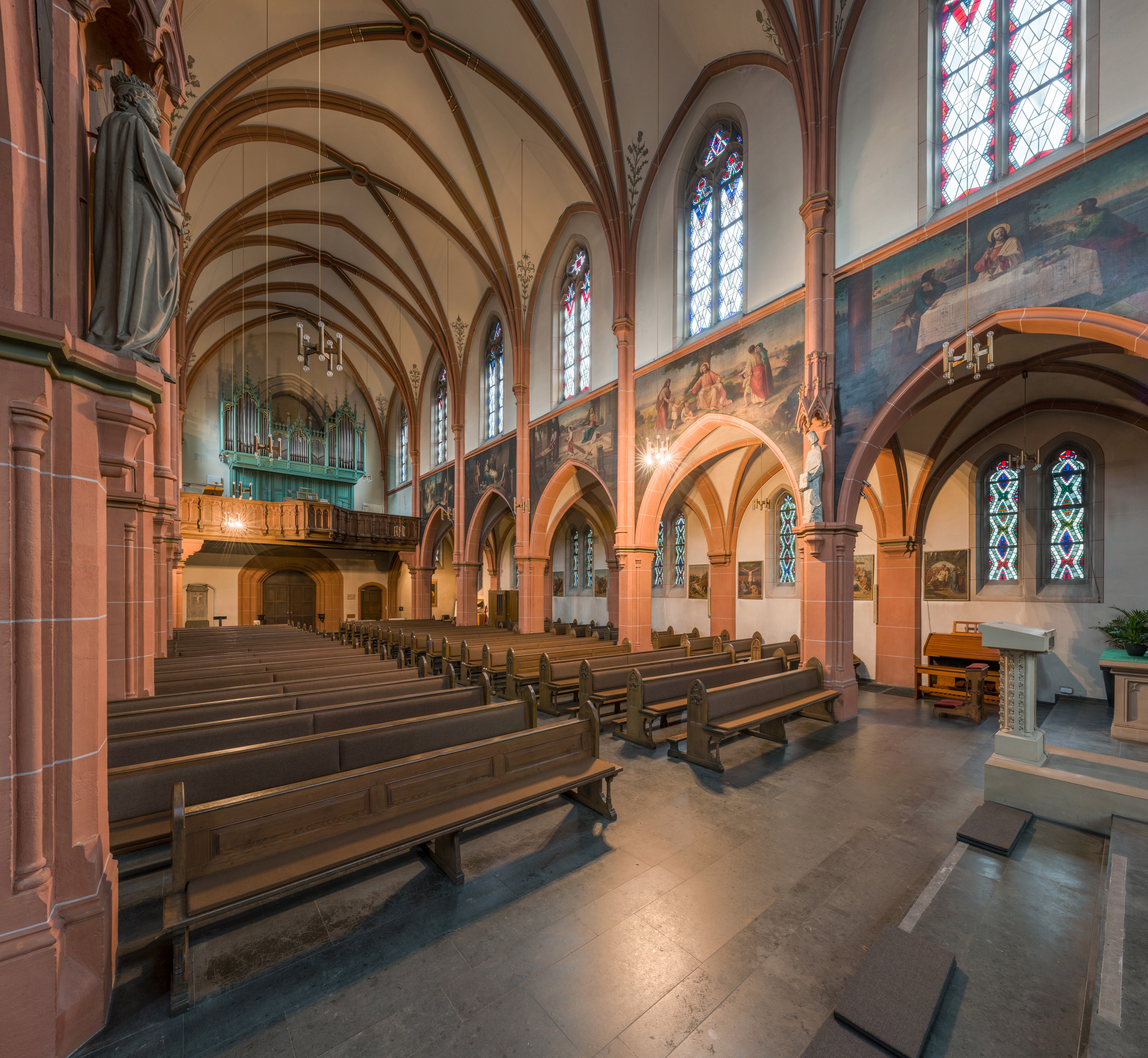 Antoniuskirche, Frankfurt, Nave and Organ 20150820 4