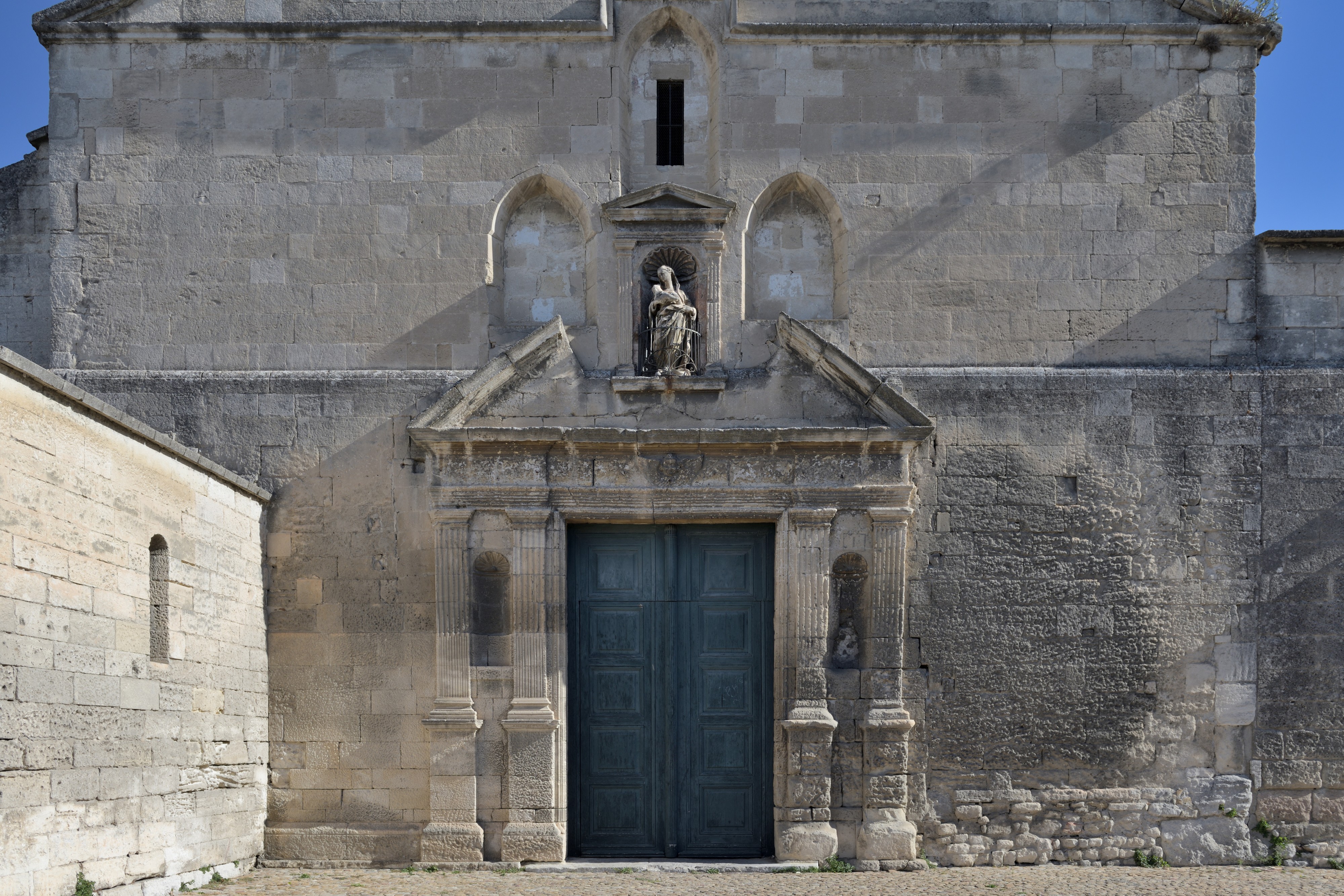 Arles Notre Dame de la Major facade