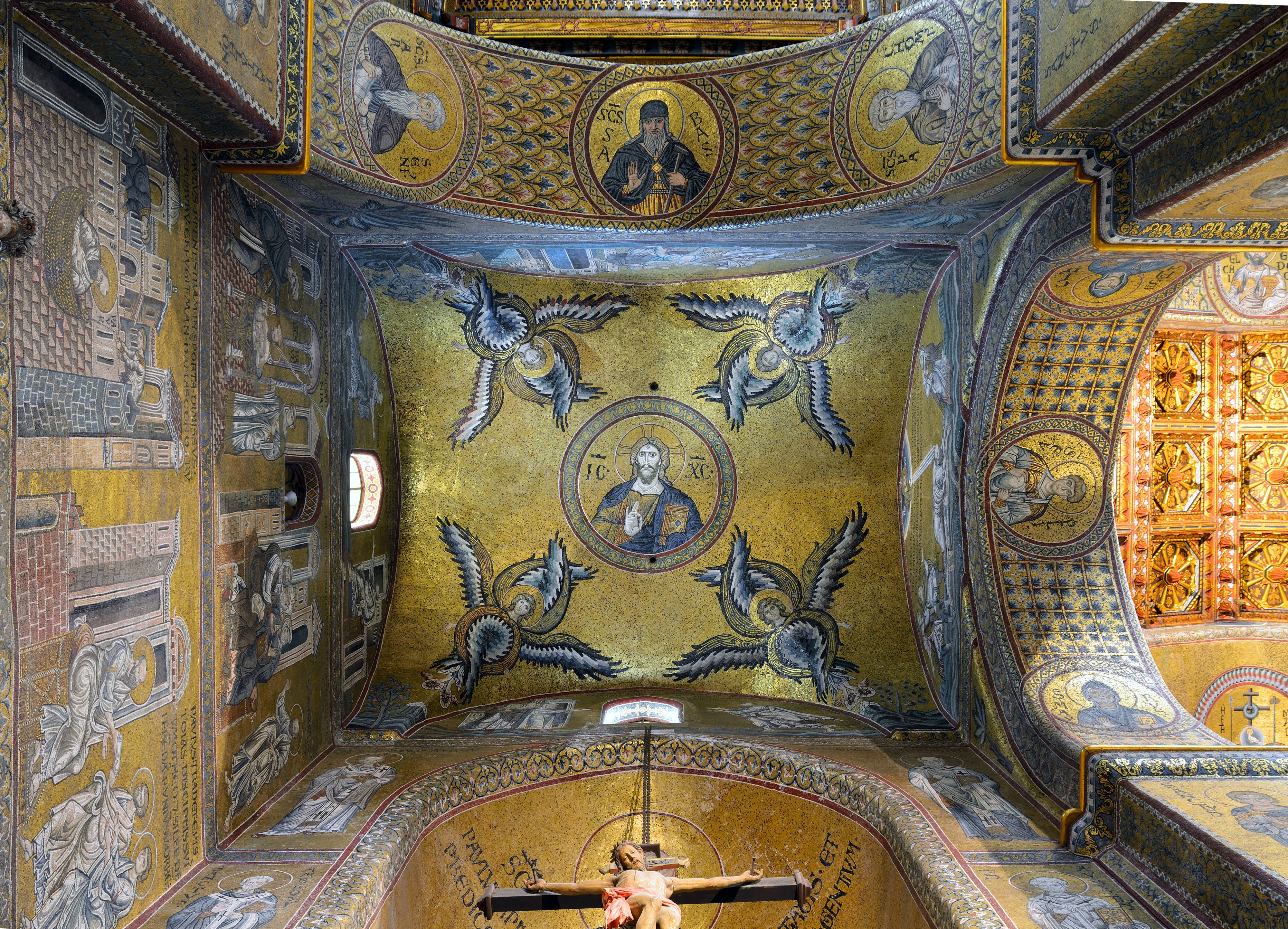 Ceiling of left chapel in Cathedral (Monreale) - Mosaic of Christ Pantocrator,large view