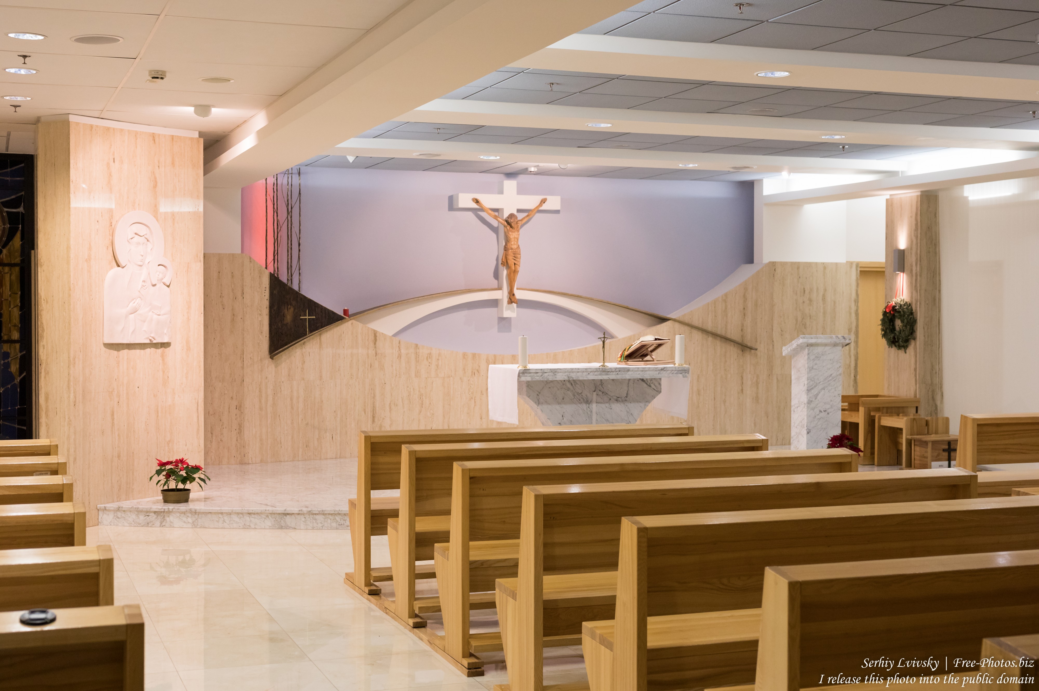 a chapel in Warsaw airport photographed in January 2020 by Serhiy Lvivsky, picture 5