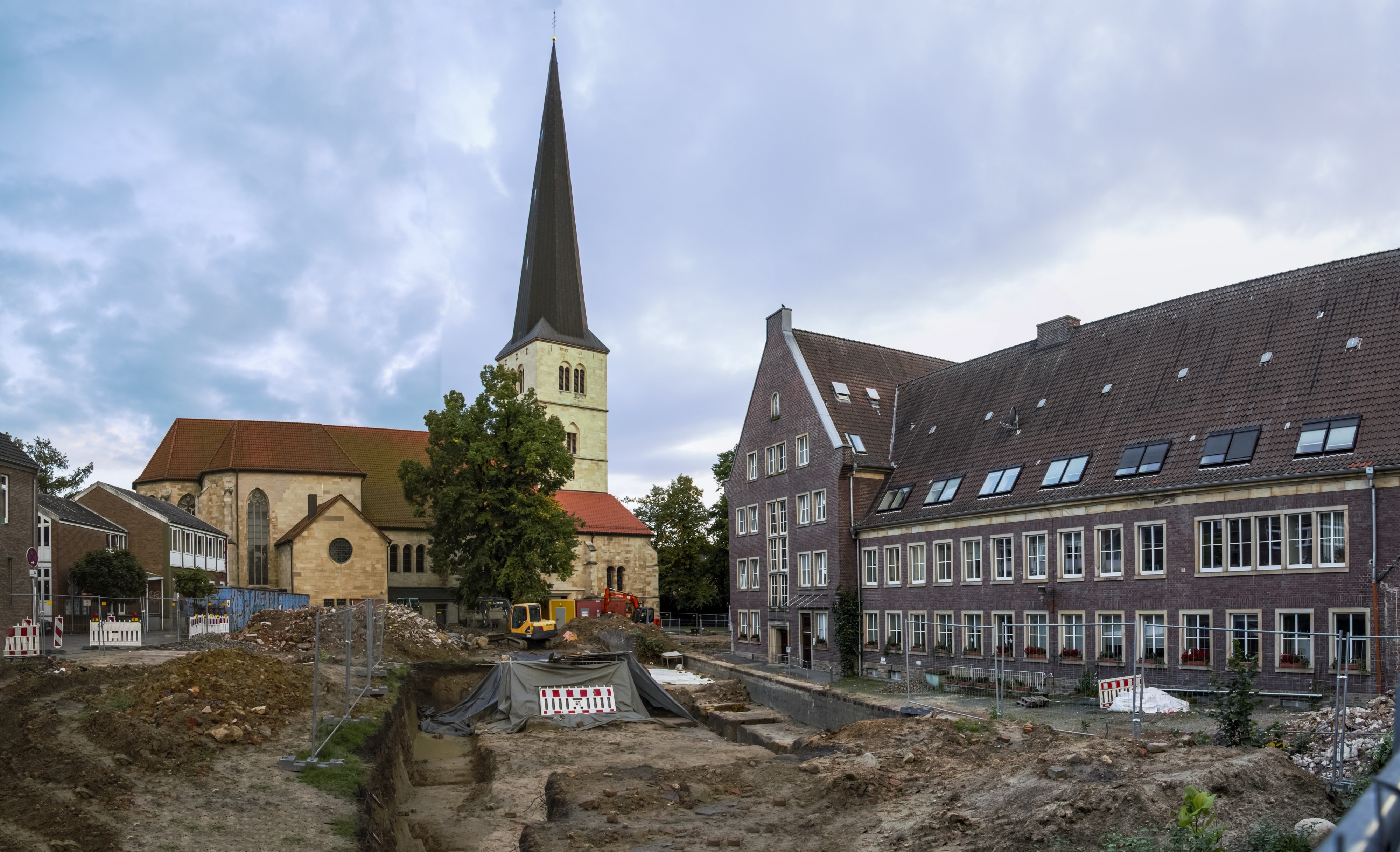 Dülmen, St.-Viktor-Kirche und Rathaus -- 2015 -- 8694-5