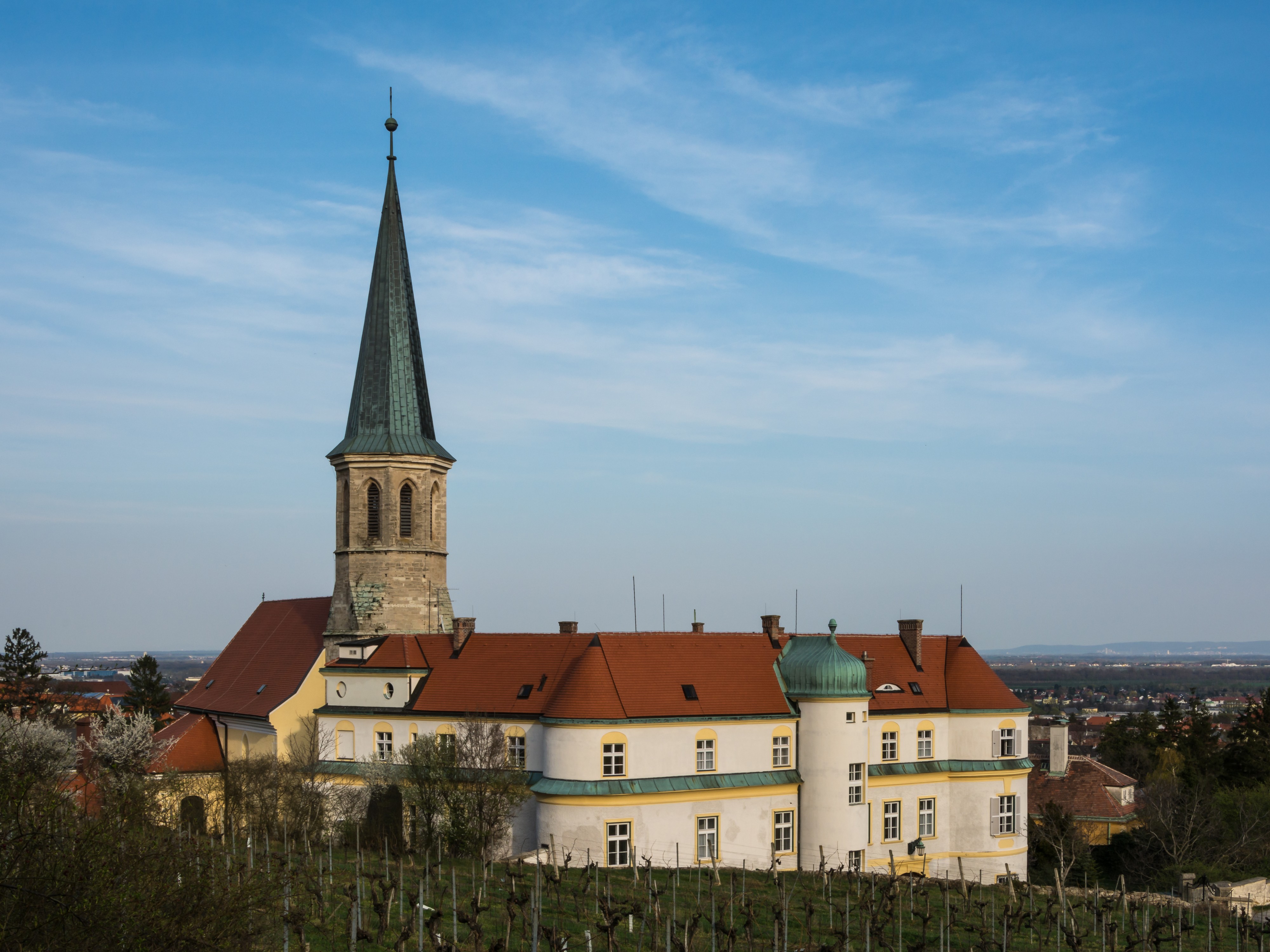 Gumpoldskirchen Kirche und Schloss 01