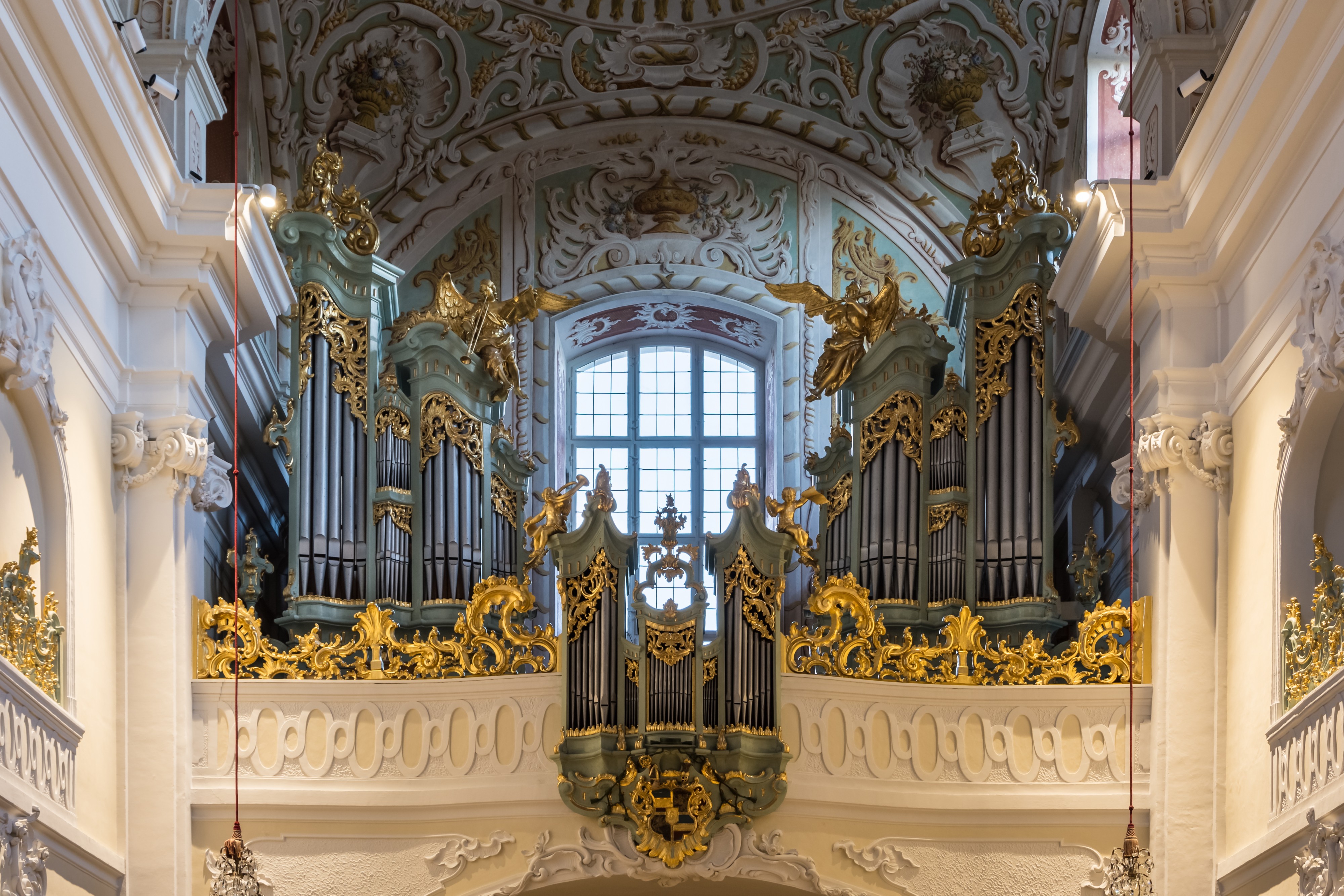 Heiligenkreuz-Gutenbrunn Kirche Orgel 01