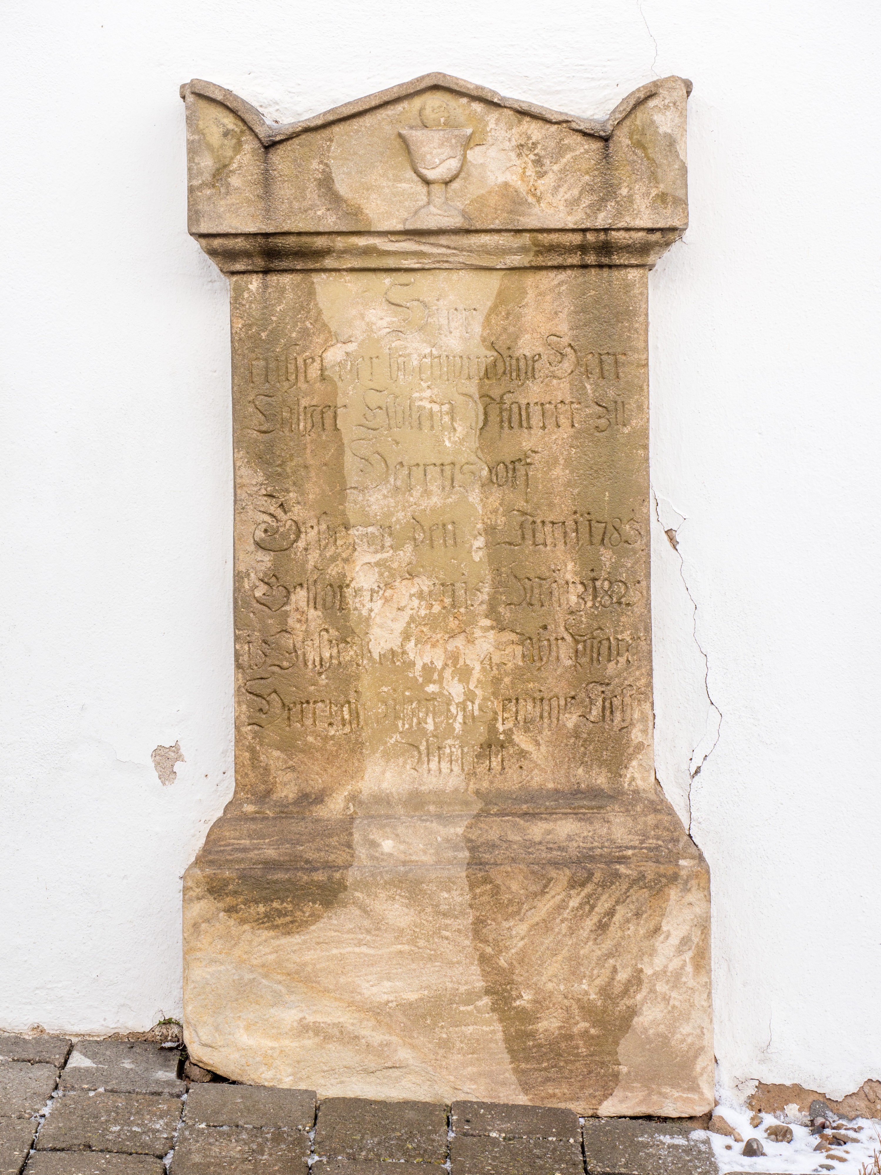 Herrnsdorf-Kirche-gravestone-P1050042