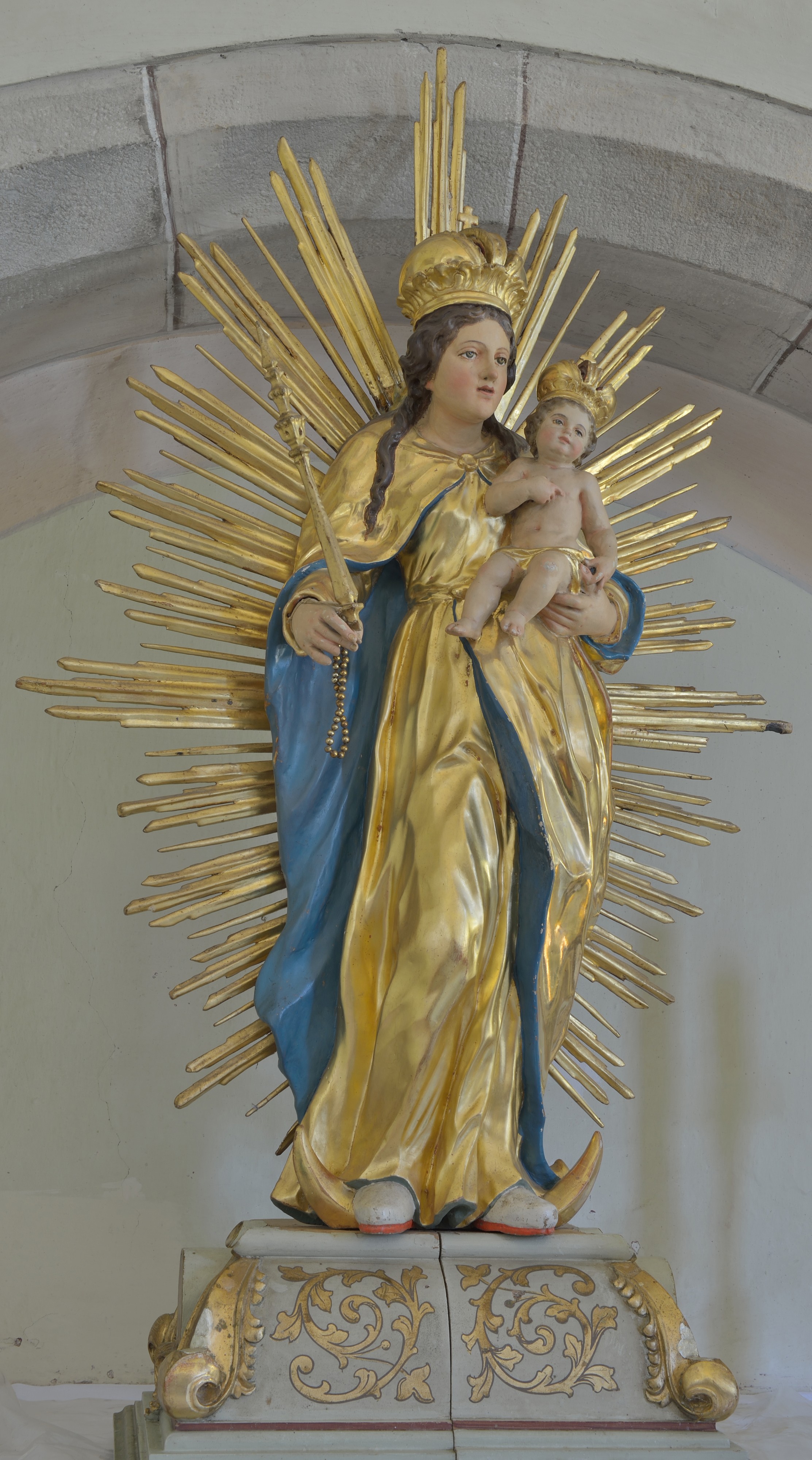 Holzstatue der Jungfrau Maria in der St. Magdalena Kirche Tagusens Kastelruth