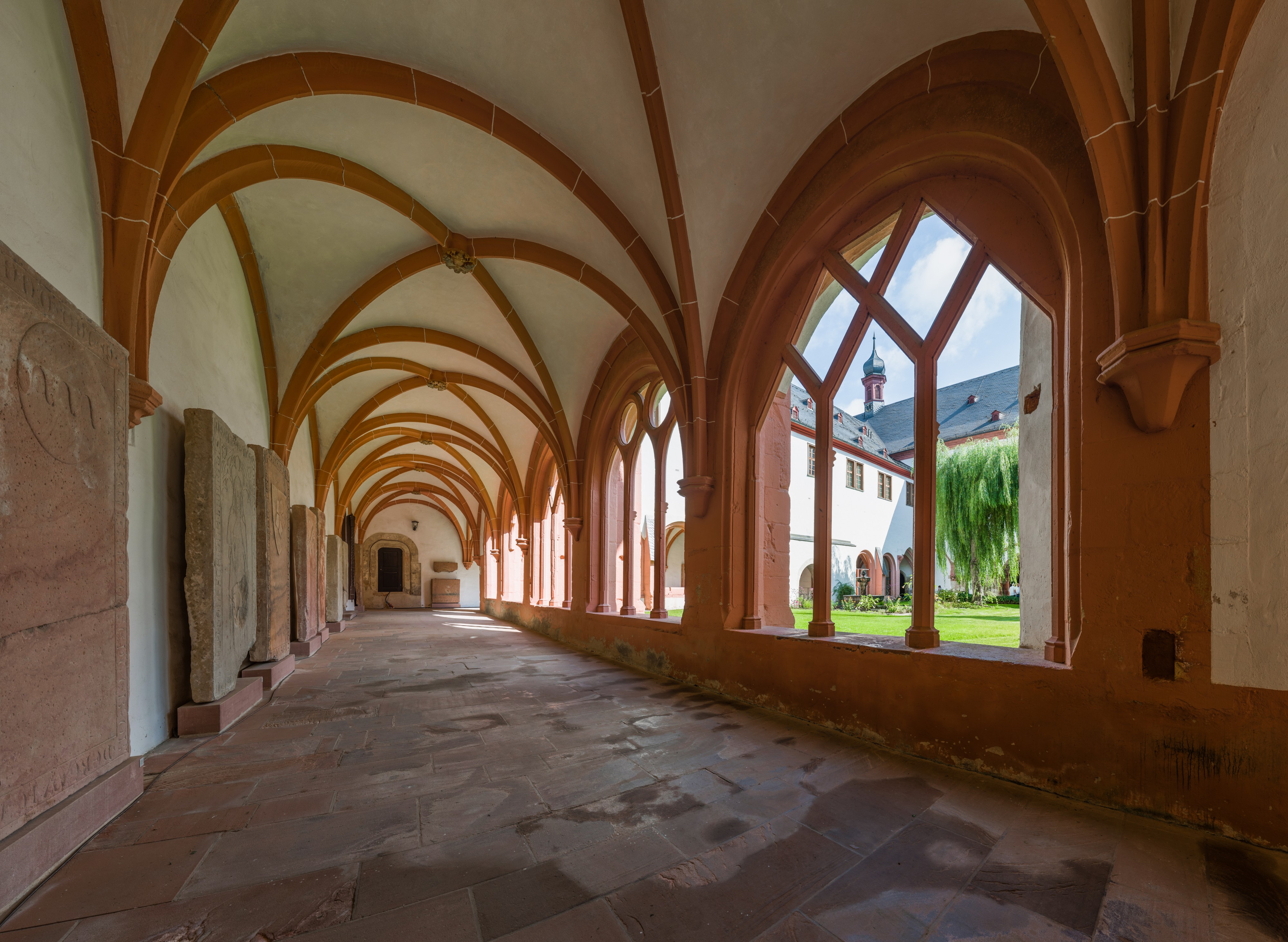 Kreuzgang, Kloster Eberbach 20140903 1