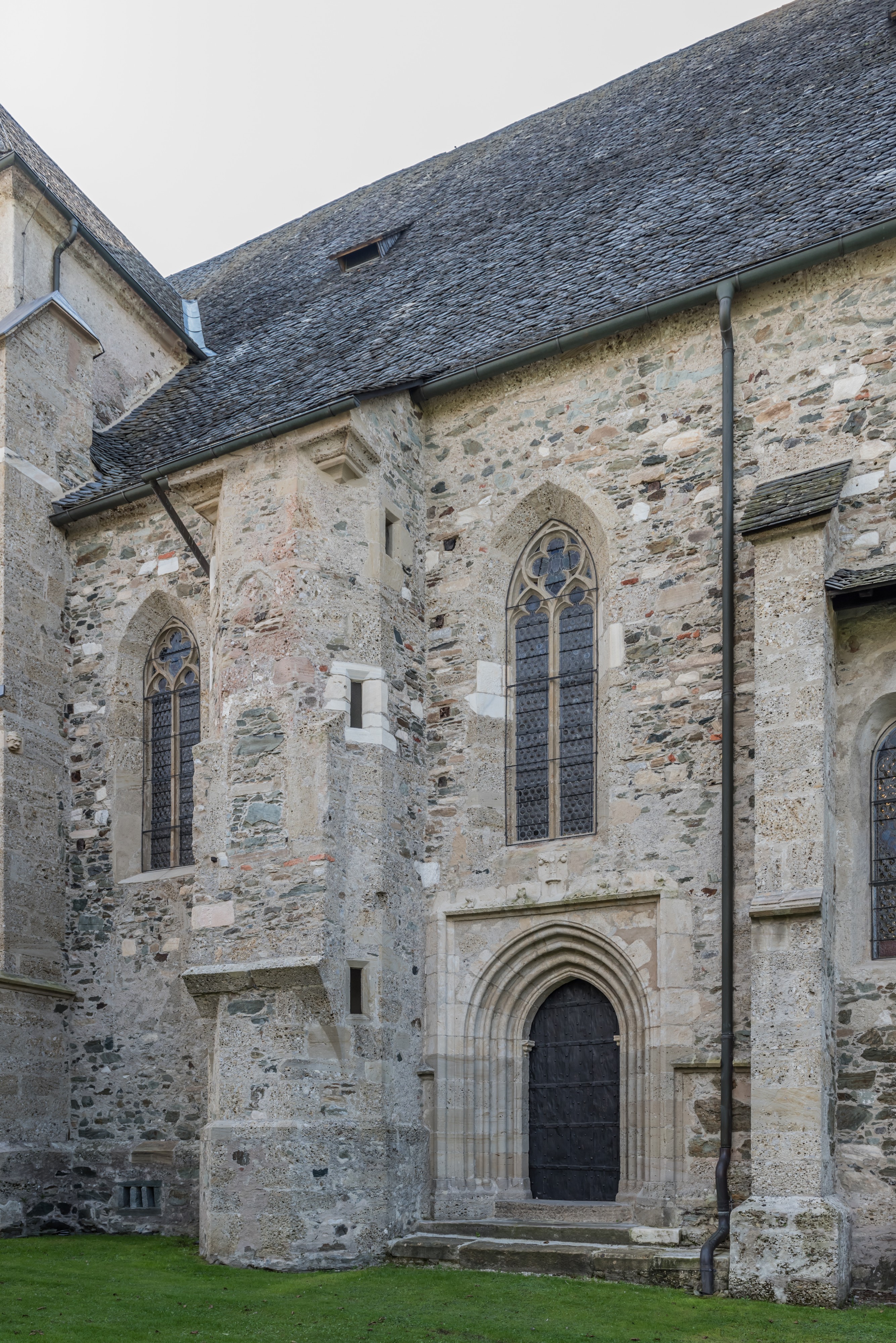Maria Saal Pfarrkirche Mariae Himmelfahrt N-Portal und ehem Propst-Zugang 21092016 4463