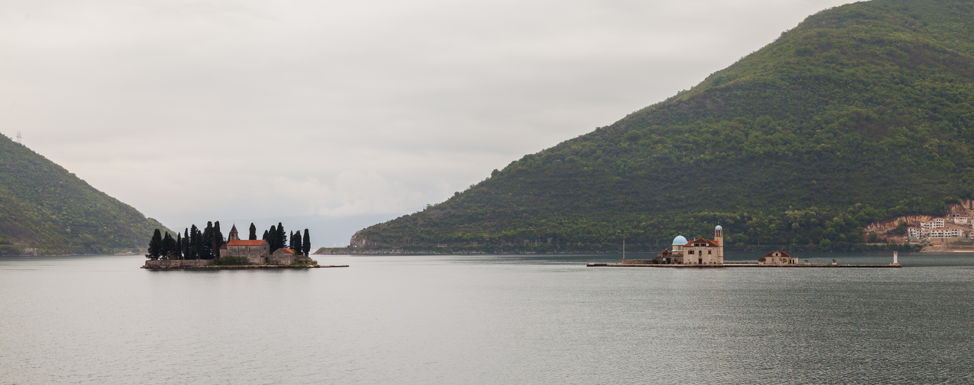 Nuestra Señora de las Rocas y Monasterio de San Jorge, Perast, Bahía de Kotor, Montenegro, 2014-04-19, DD 28