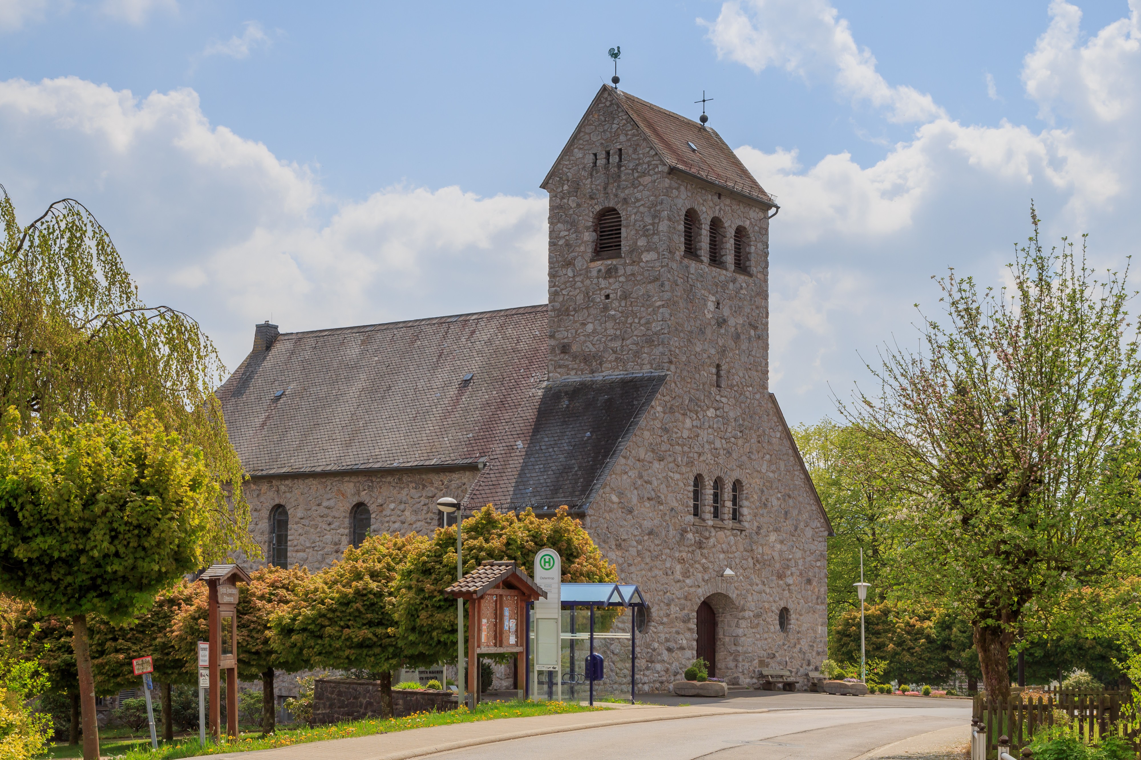 Ostentrop Germany Catholic-Church-St-Lucia-02