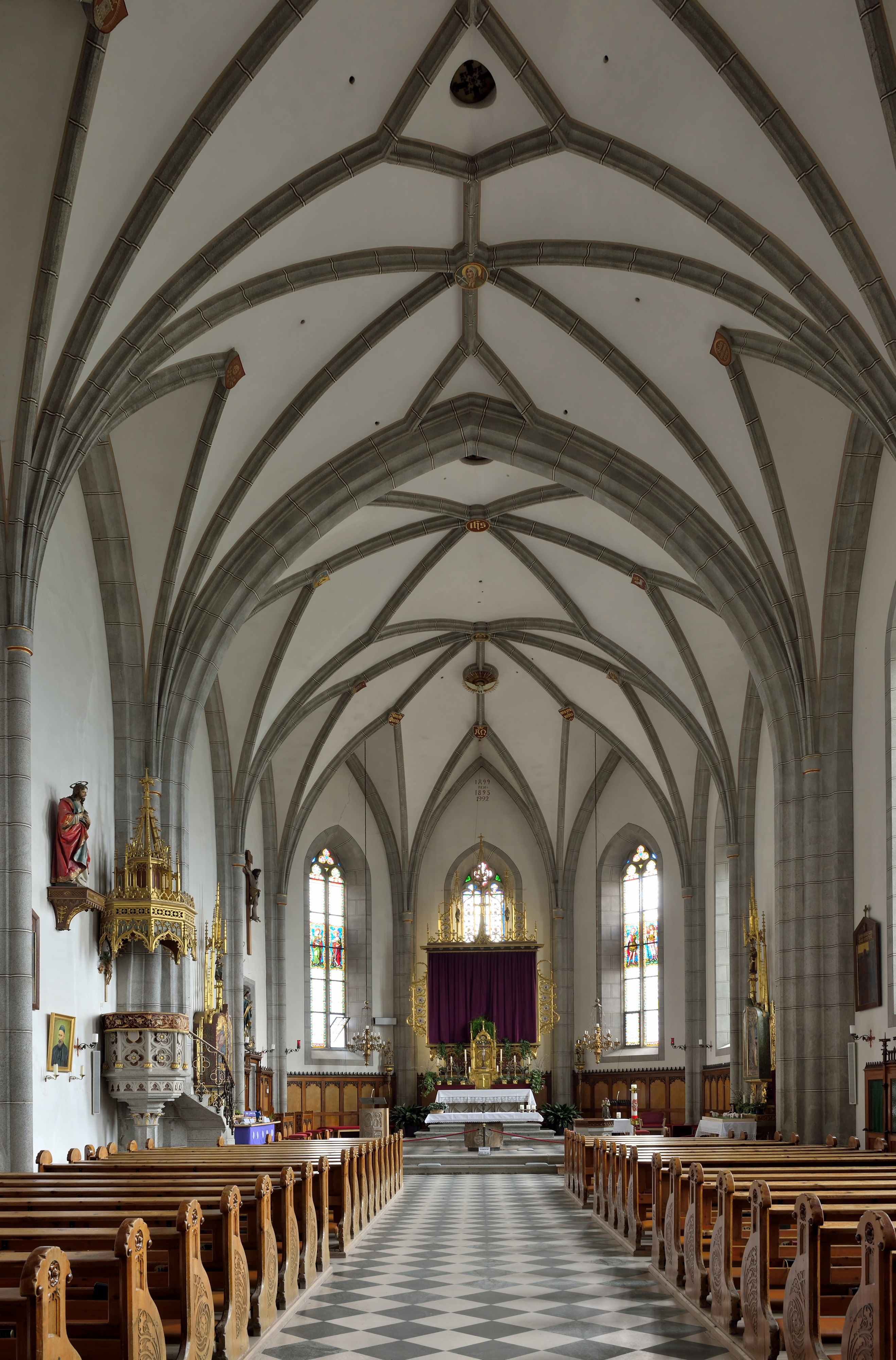 Pfarrkirche Mariä Himmelfahrt in Feldthurns innen