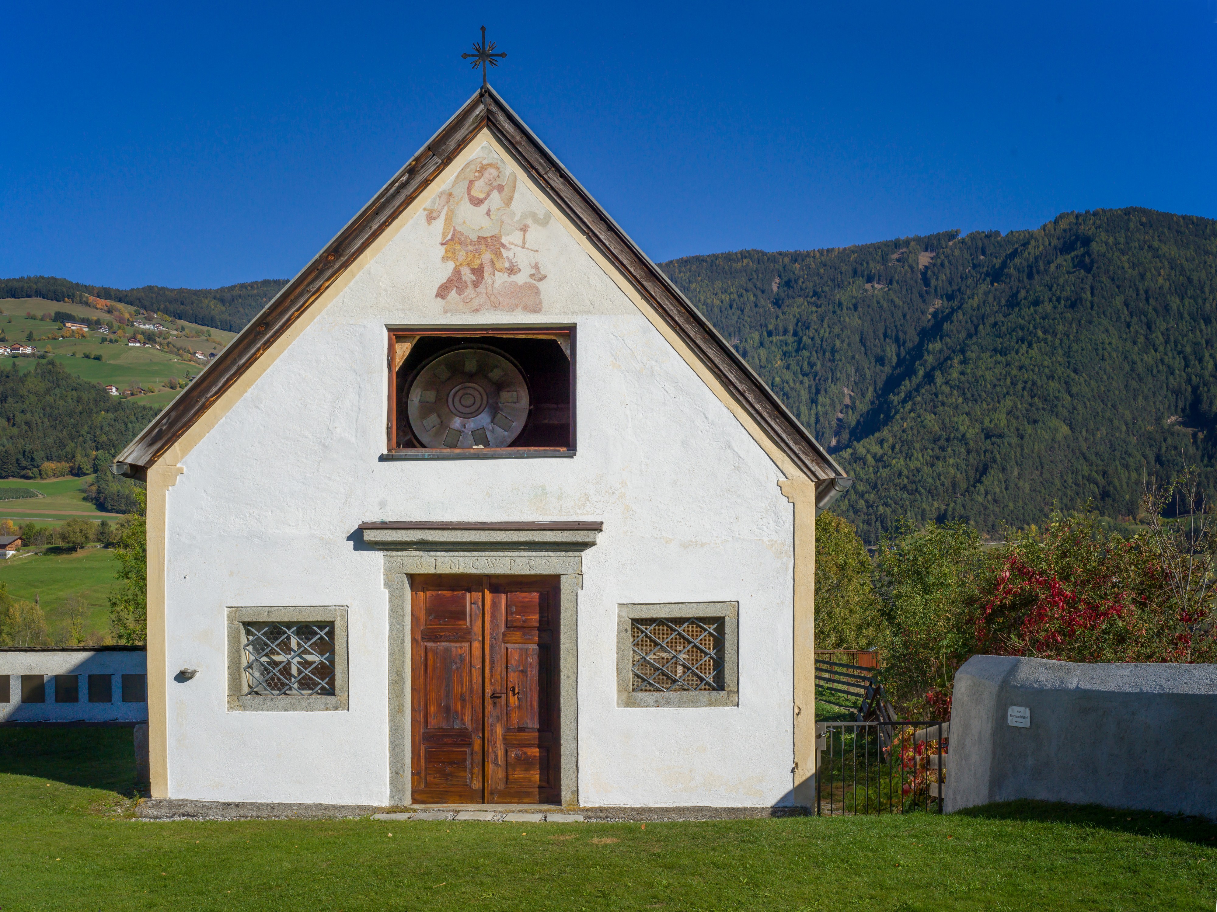 Pfarrkirche Rodeneck in Südtirol Leichenkapelle