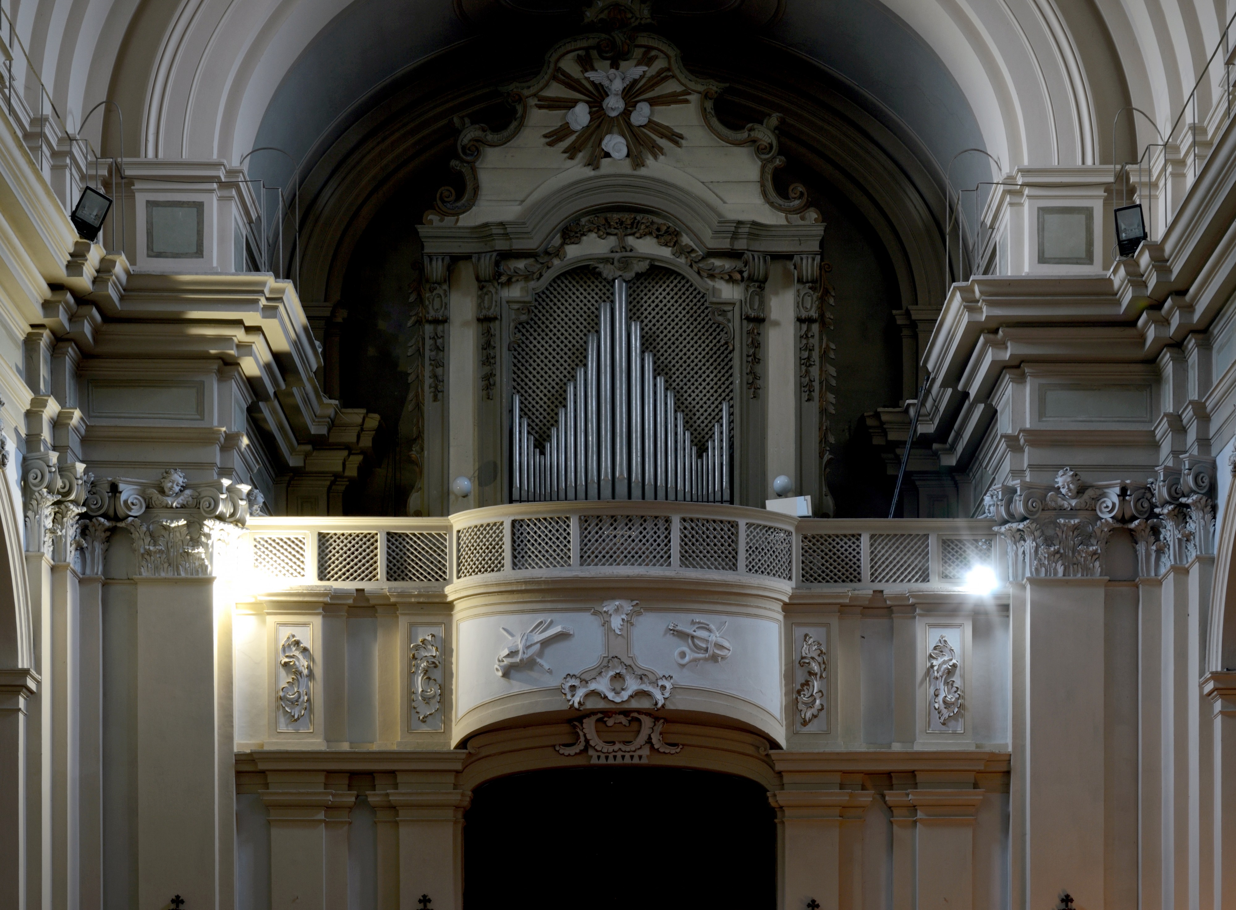 Pipe organ in St. Francis in Amelia