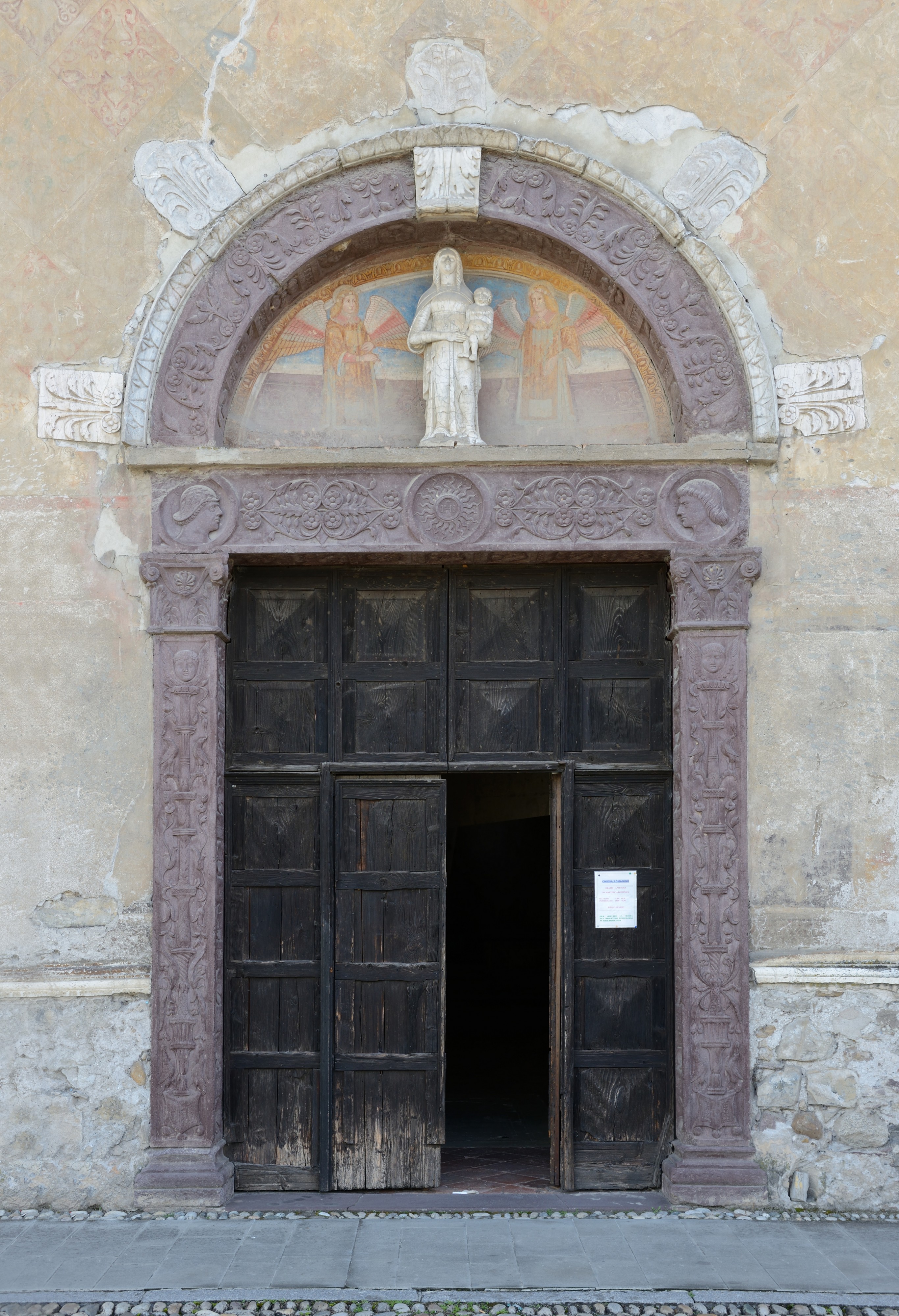 Portal Santa Maria della Neve Pisogne