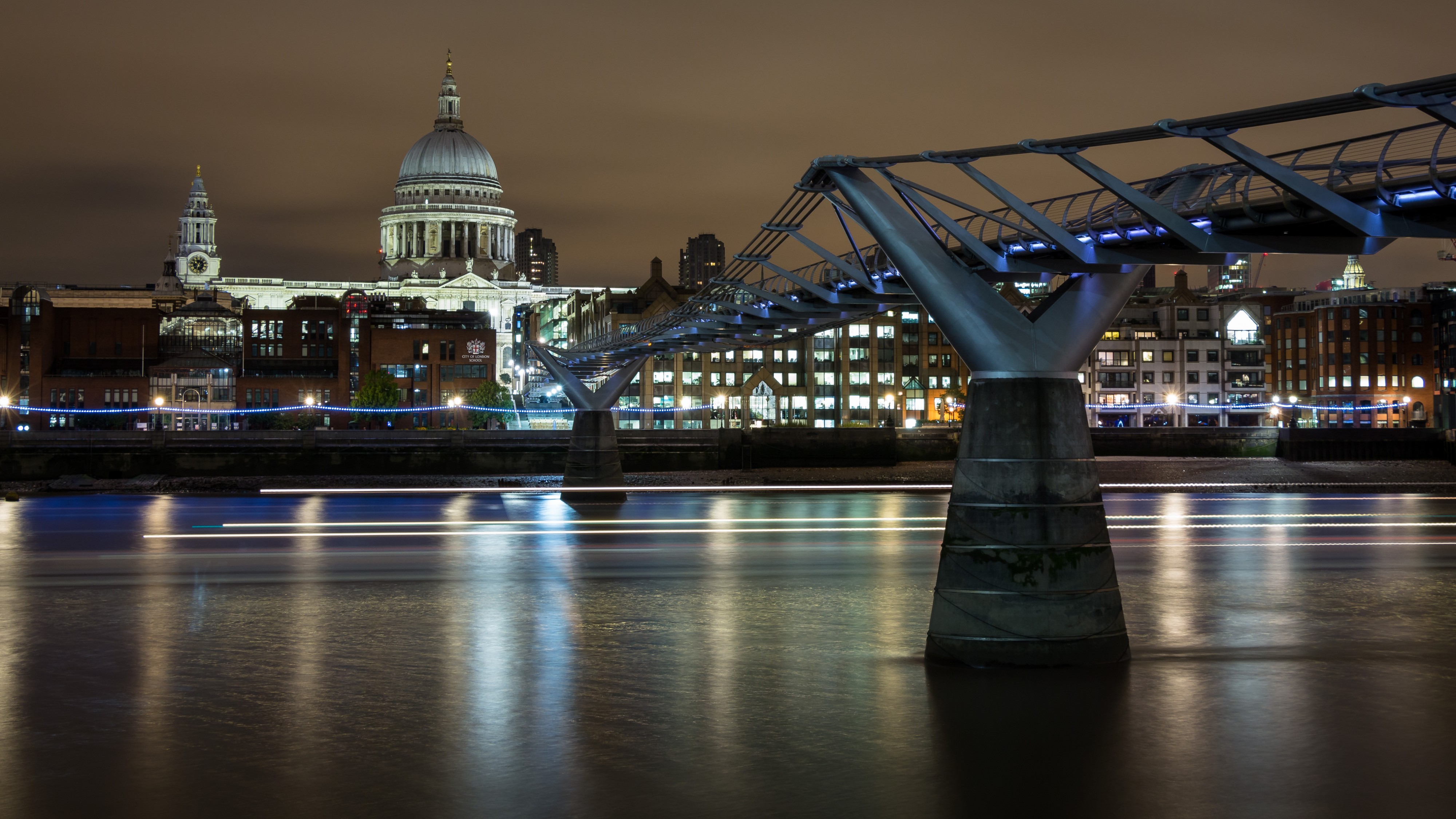 St Paul Cathedral - Thames Night Long Exposure 02