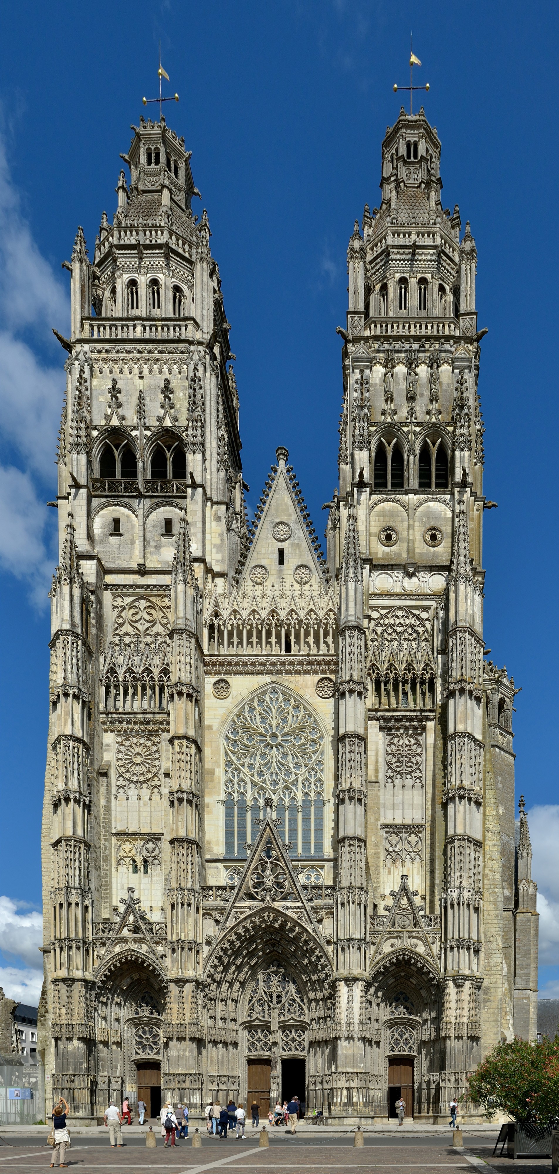 Tours Cathedral facade