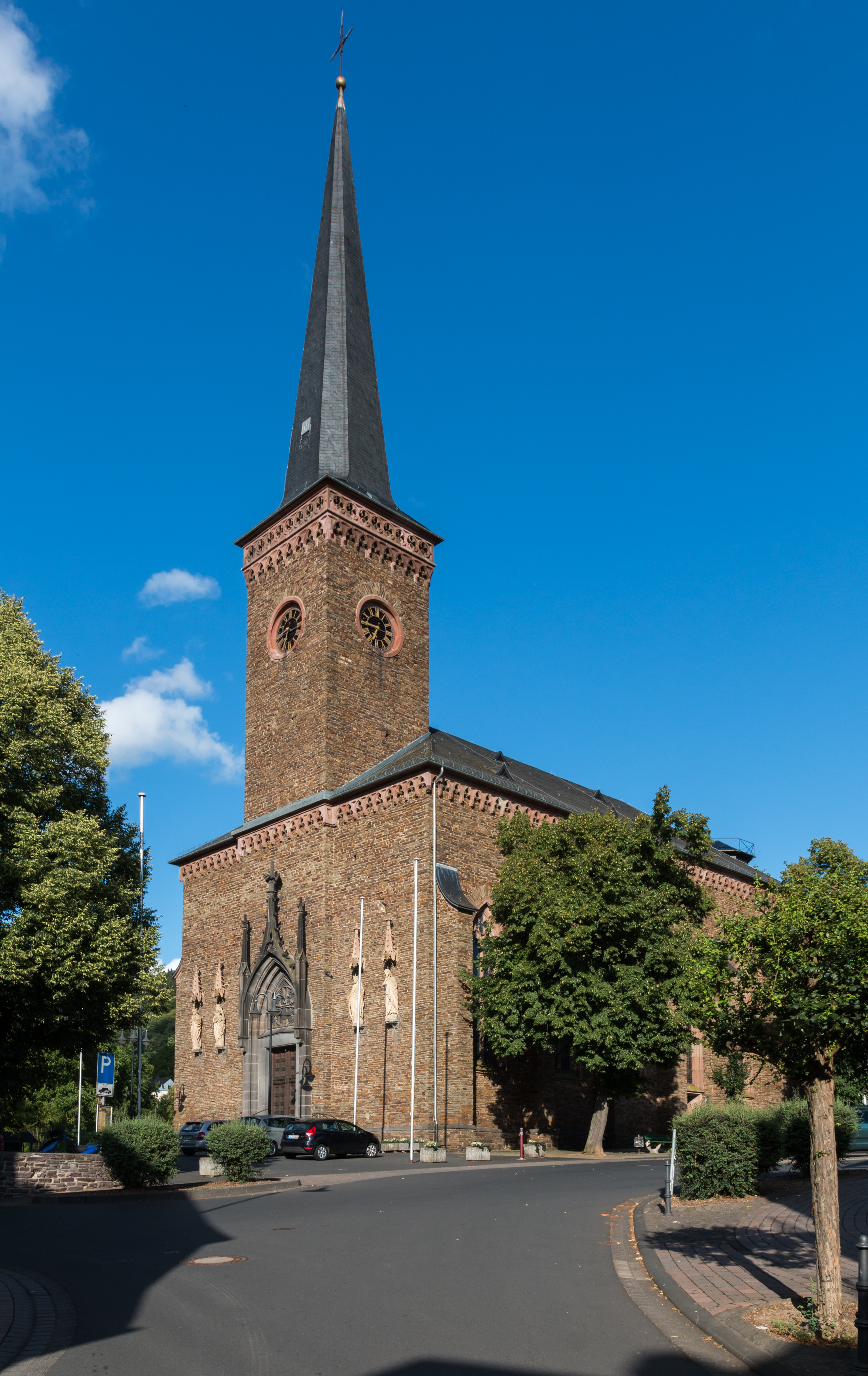 Treis-Karden, Treis, St.-Johann-Baptist-Kirche -- 2015 -- 7622
