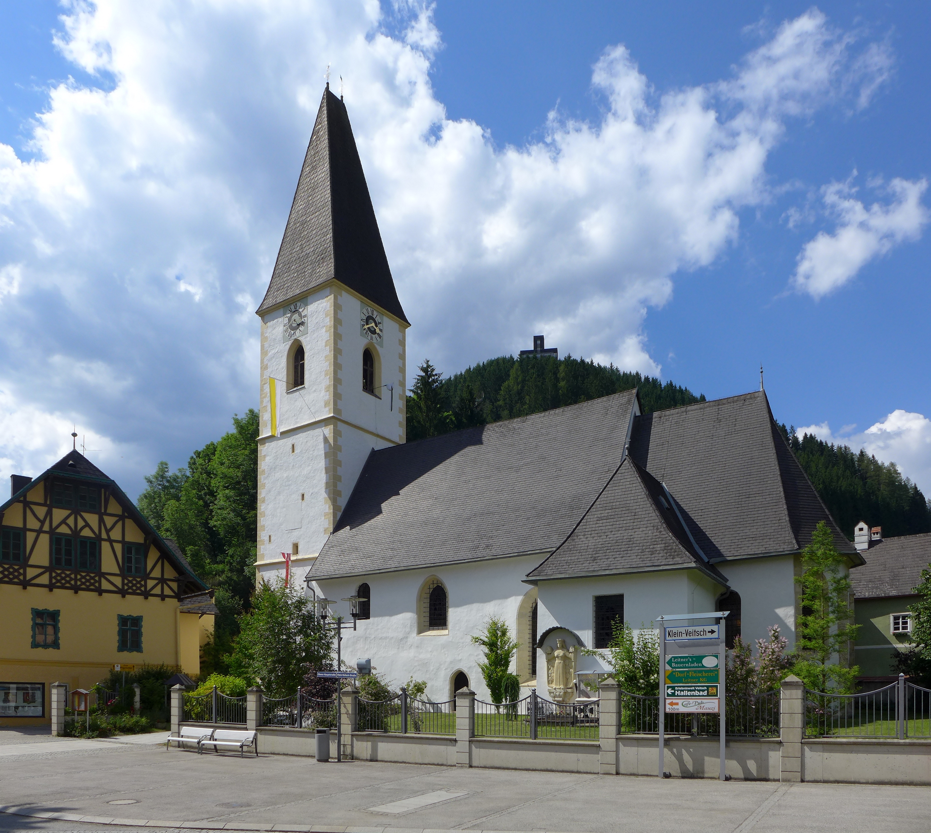 Veitsch - Pfarrkirche St. Vitus, Außenansicht 2
