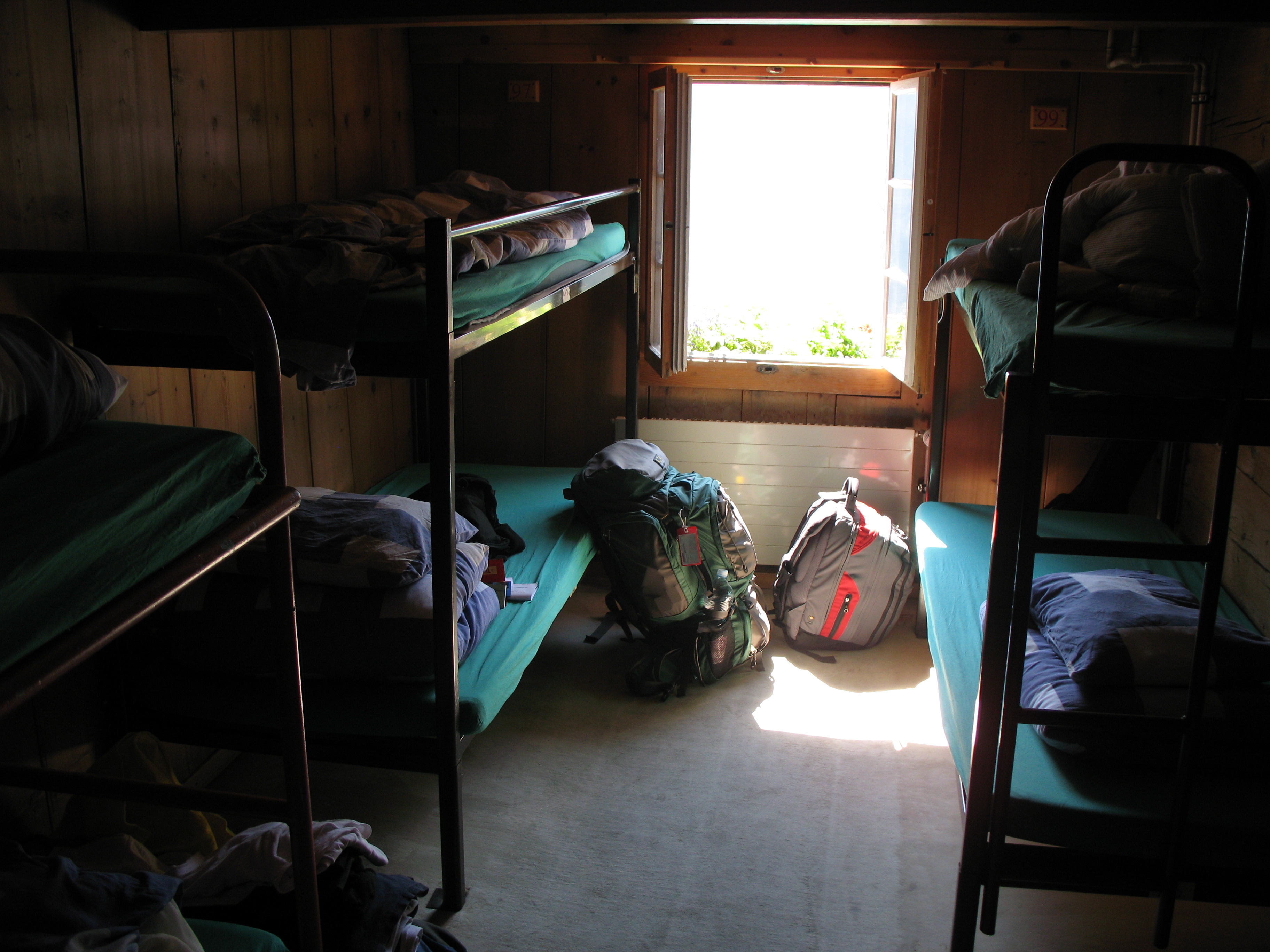 4674 - Gimmelwald - Mountain Hostel