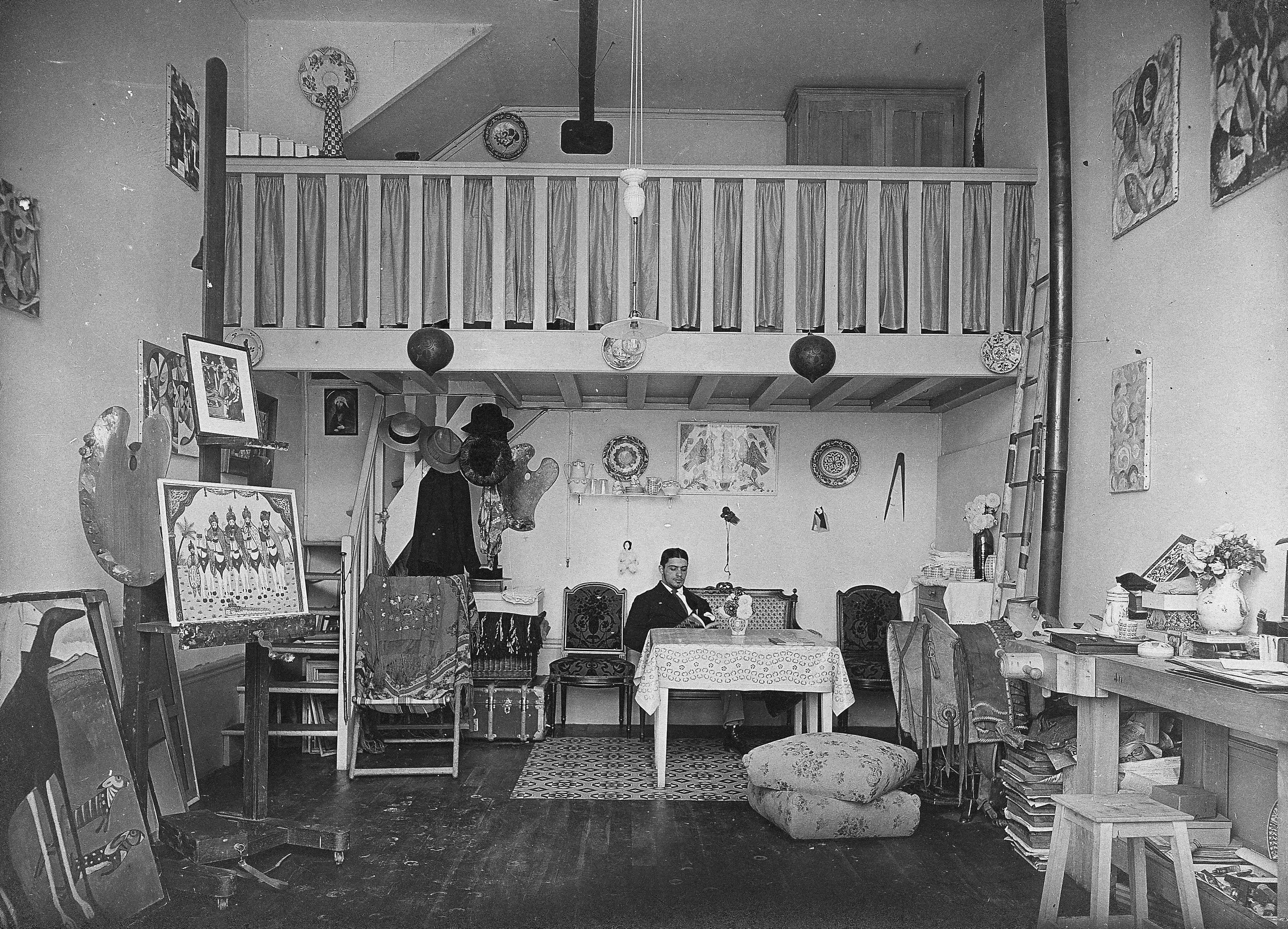 Amadeo de Souza Cardoso no seu atelier (cropped)