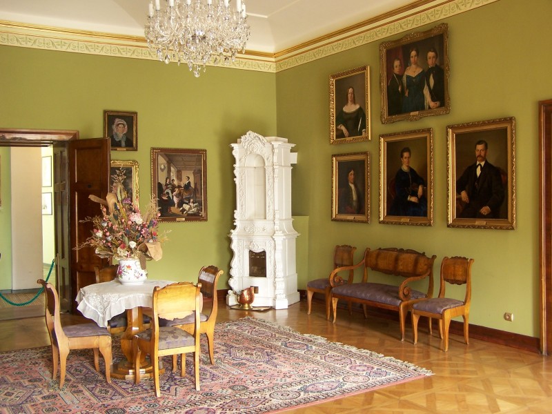 Muzeum Sułkowskich - Sala z galerią obrazów Petera Michała Bochúnia i innych