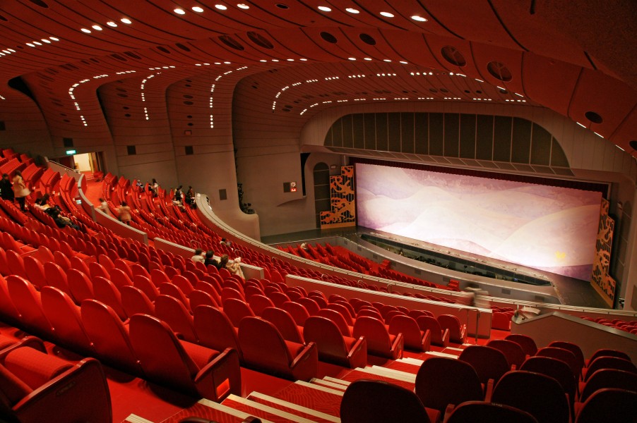 Takarazuka Grand Theater05s4s3104