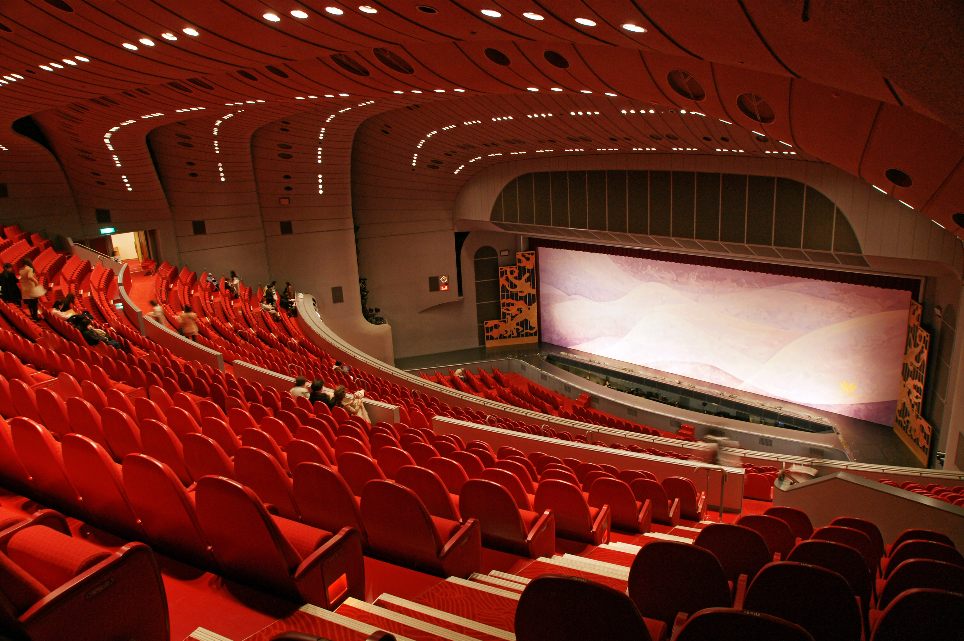 Takarazuka Grand Theater05s4s3104