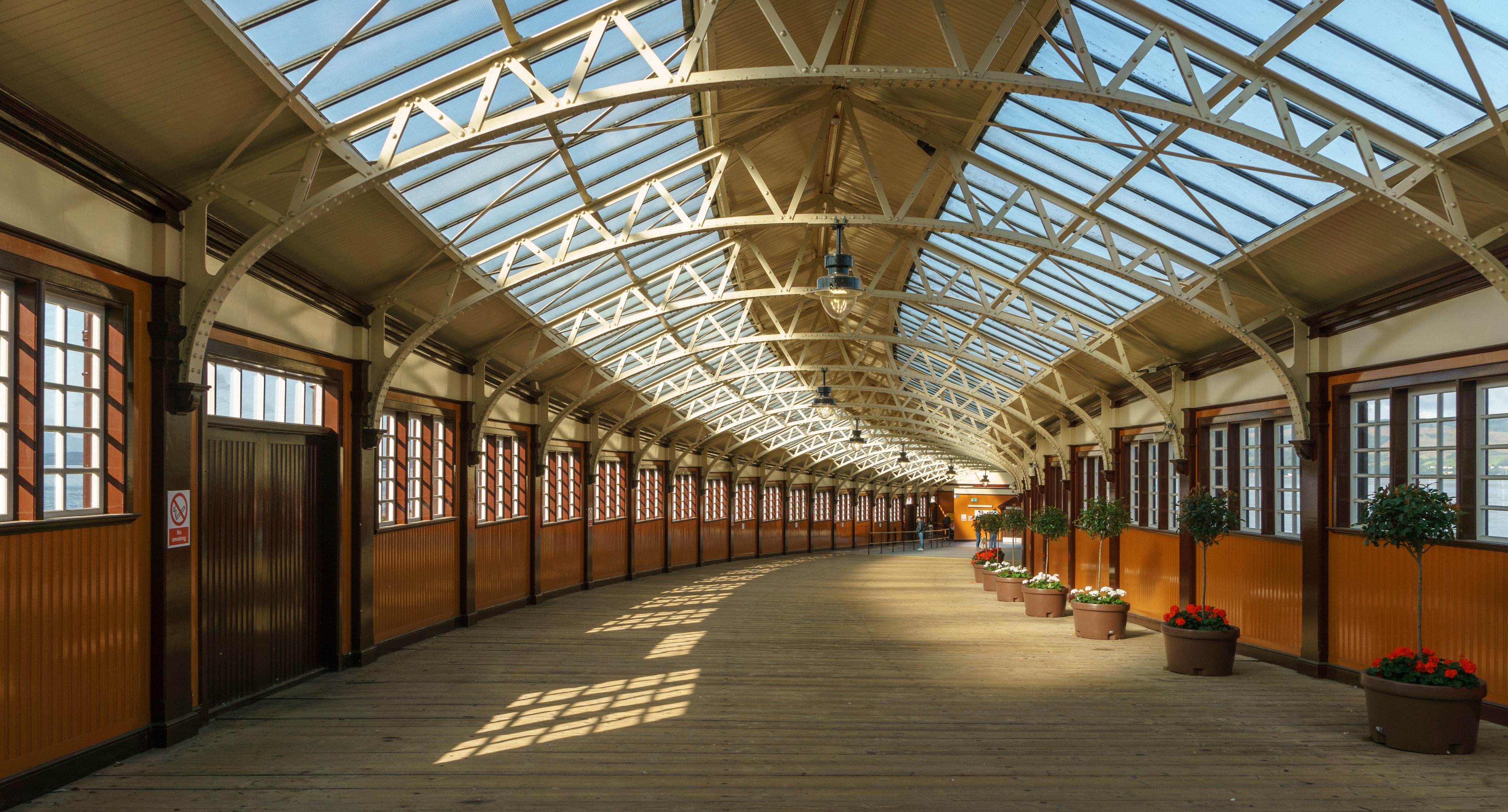 Wemyss Bay ferry walkway 2018-08-25 1
