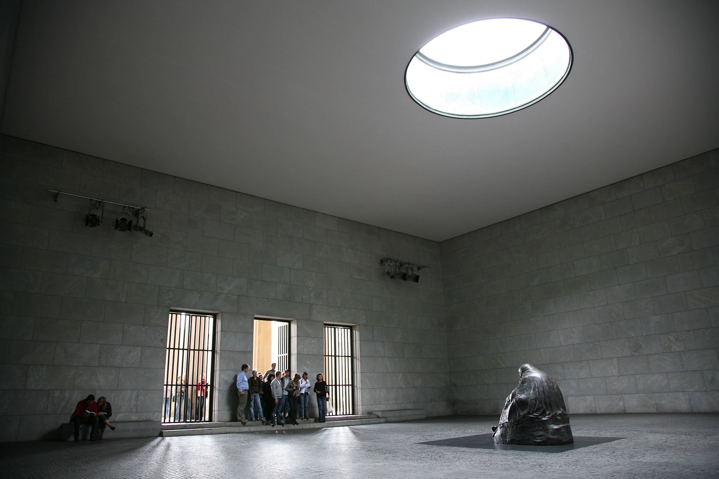 B Neue Wache interior 1