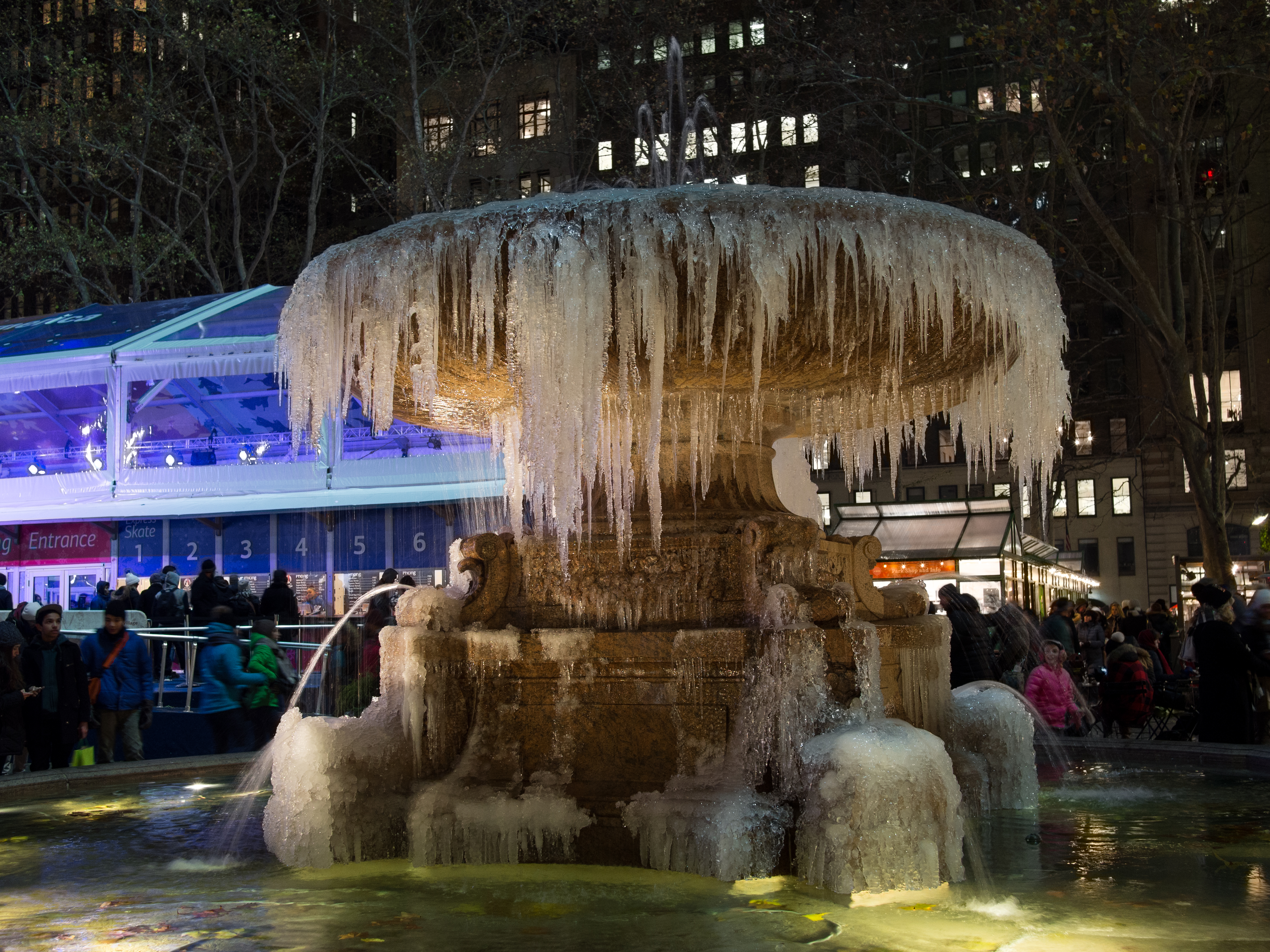 Bryant Park frozen fountain (61377)