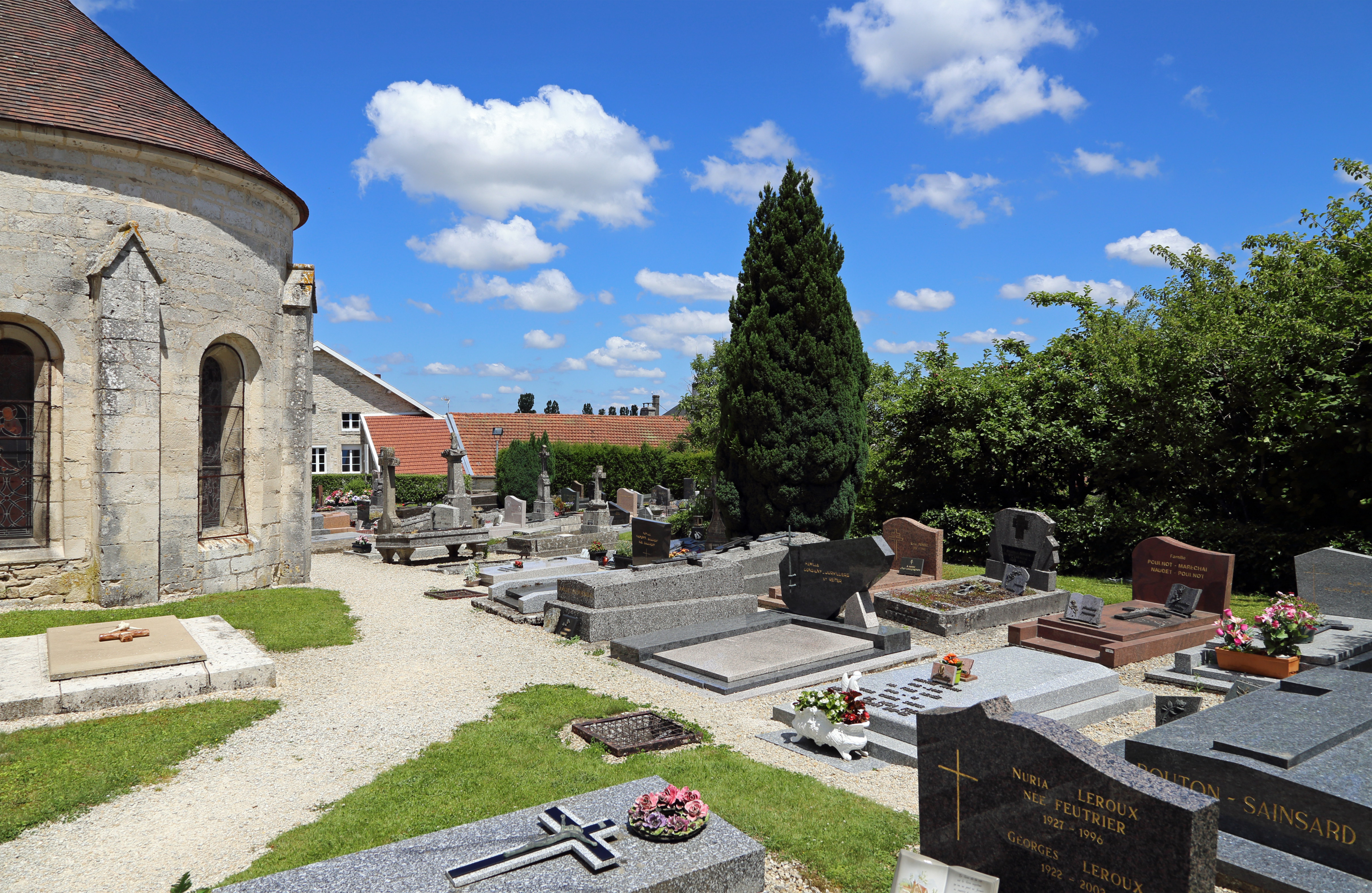 Colombey-les-Deux-Eglises Cimetière R01