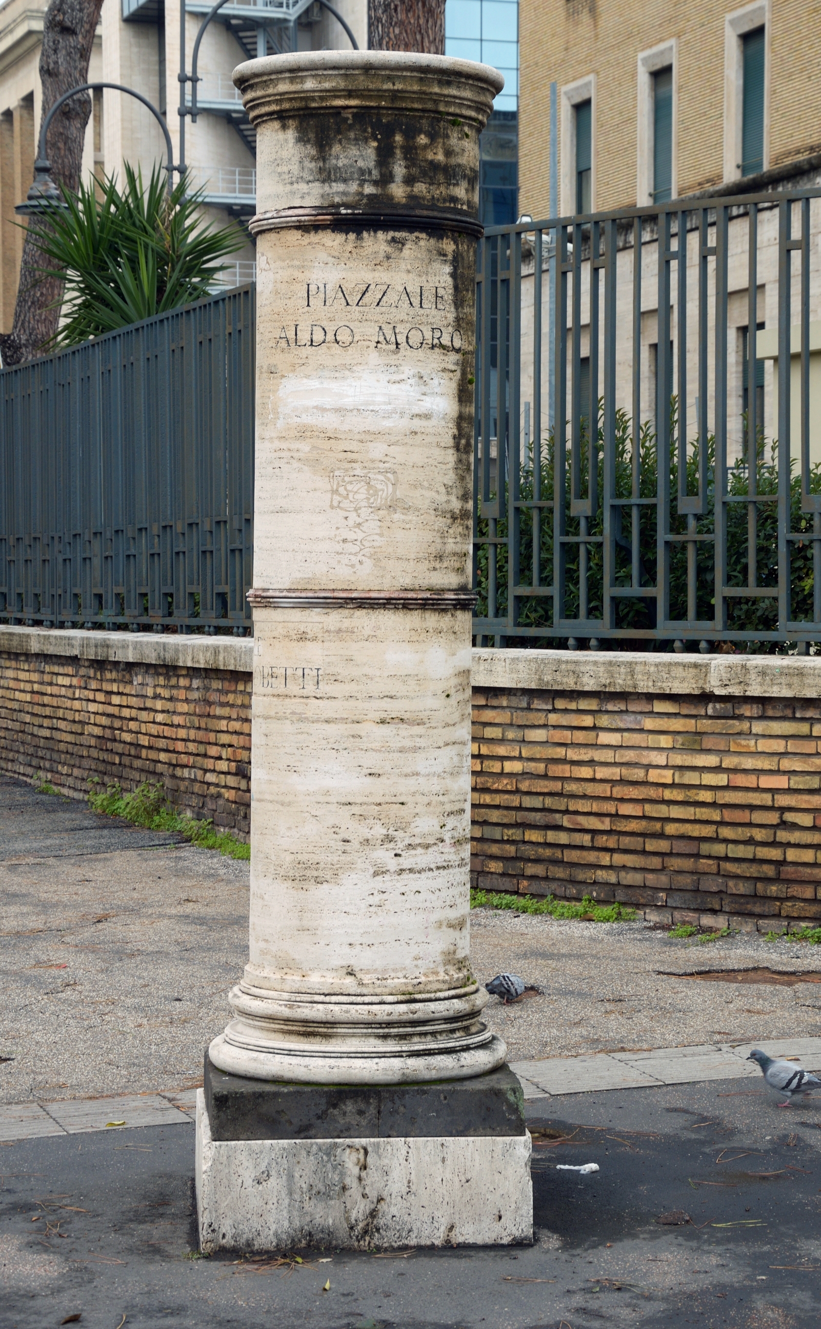 Column via aldo moro
