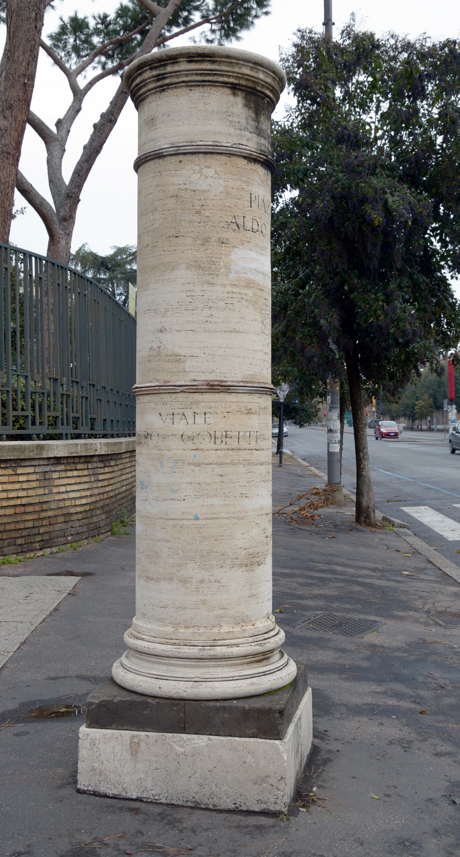 Column via Piero Gobetti