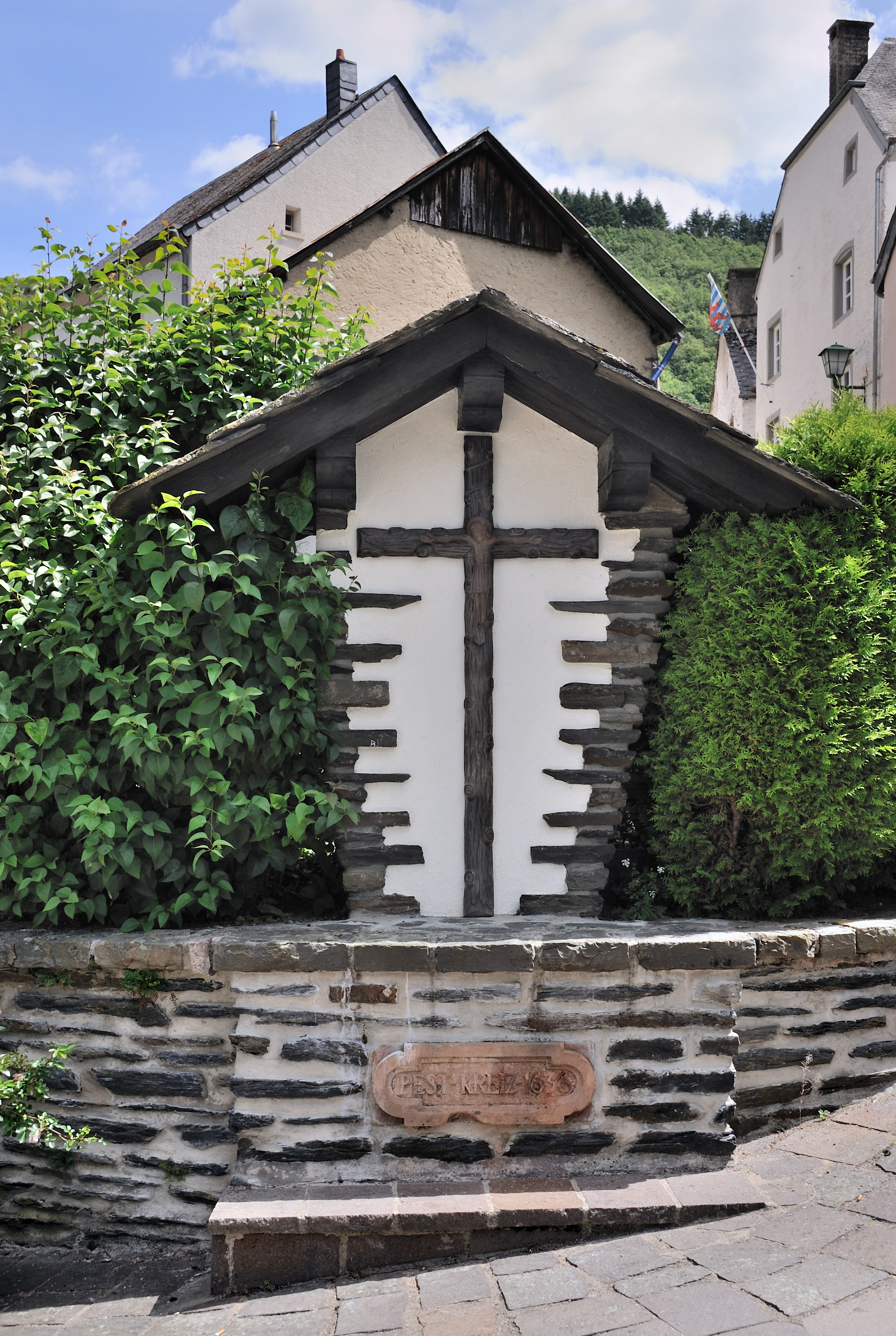 Esch-sur-Sure plague monument