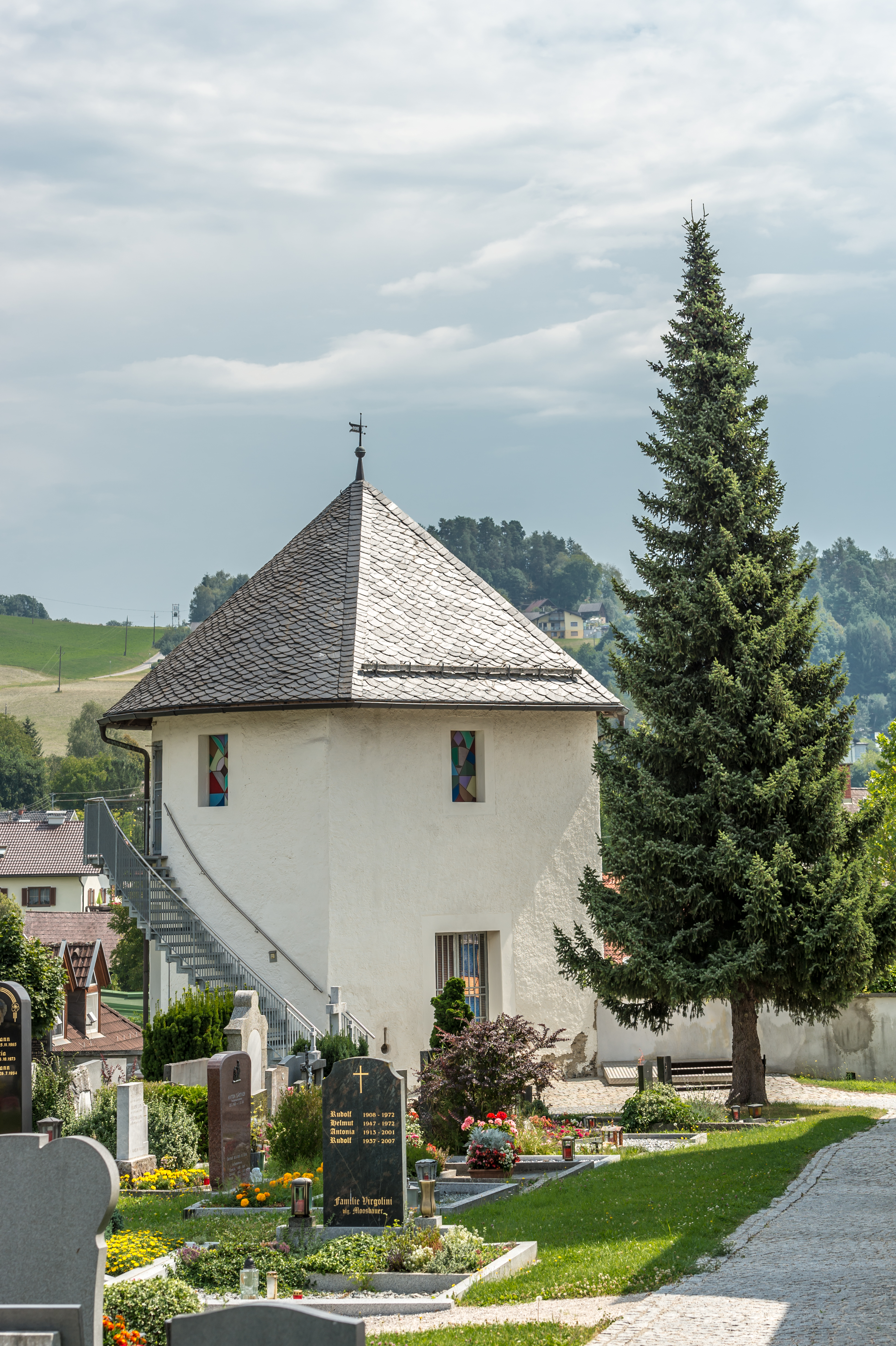 Feldkirchen Kirchgasse Friedhof ehem. Wehrturm Urnenhalle 02082018 6114