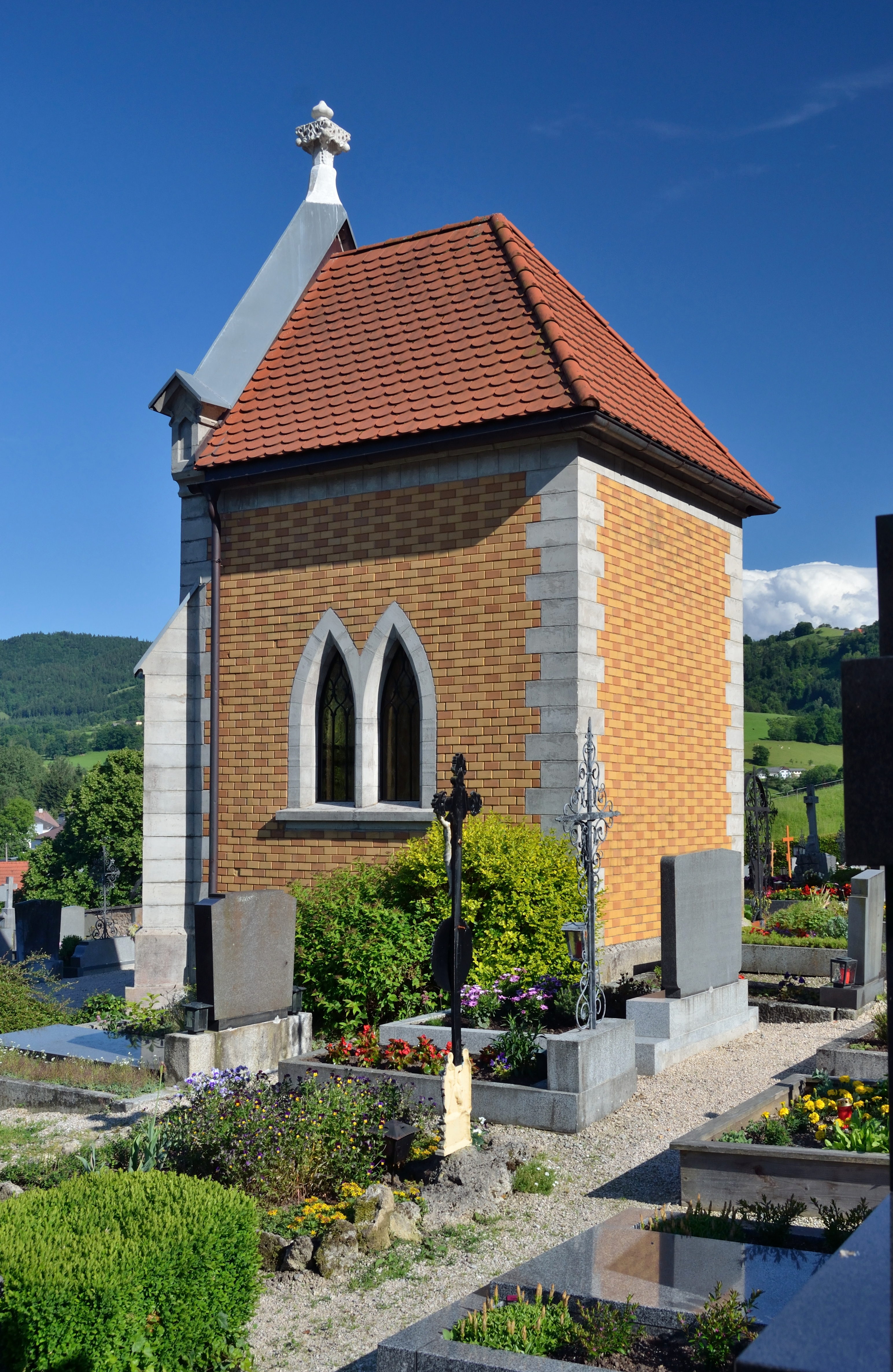Friedhof Gresten 07 - burial vault