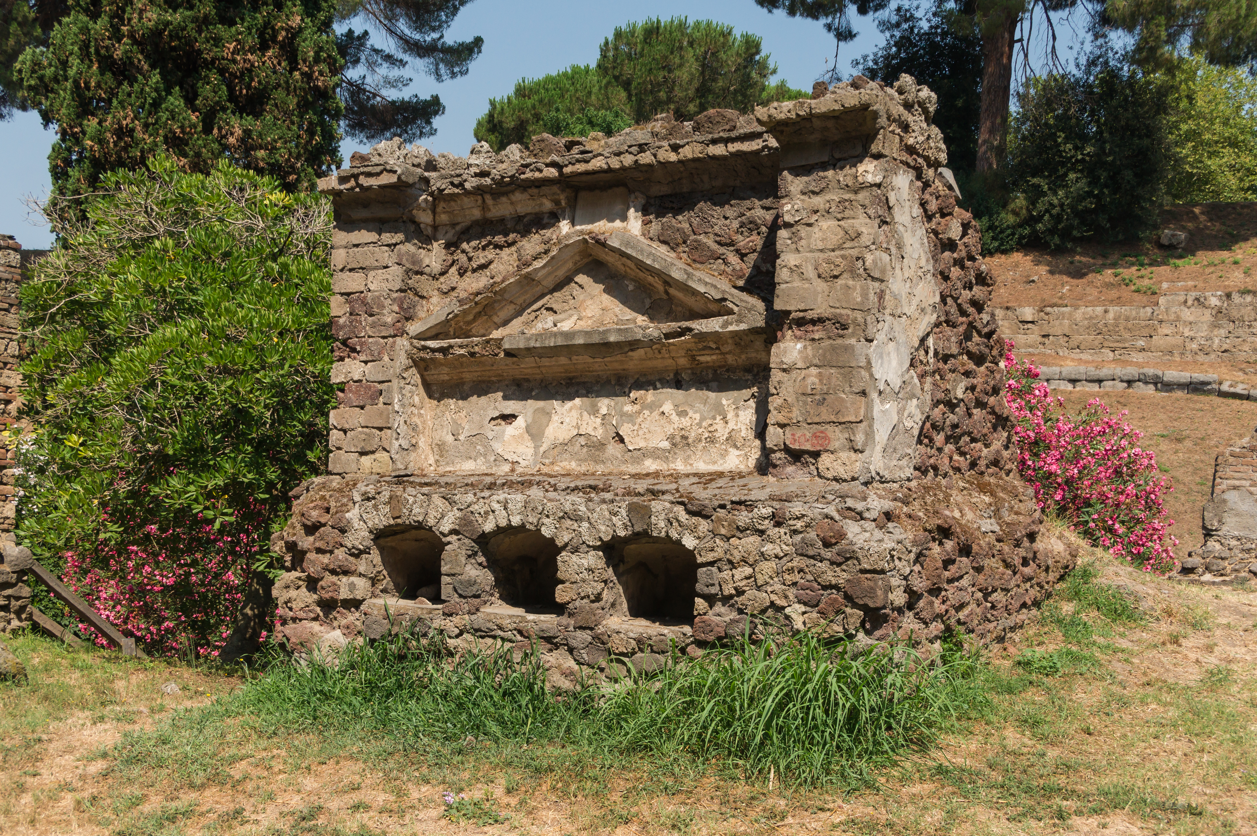 Funerary monument 1 Pompeii
