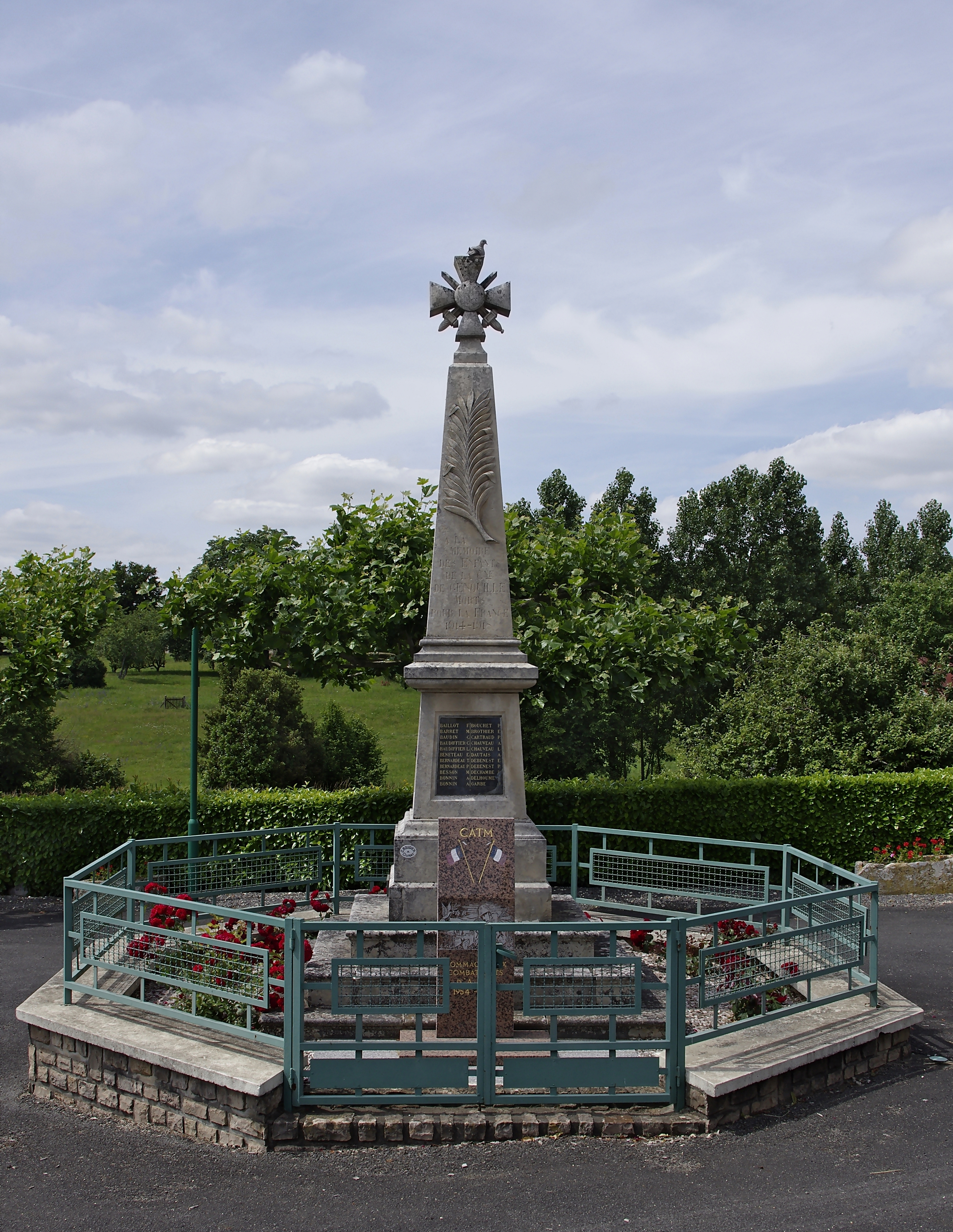 Genouillé 86 Monument 2012