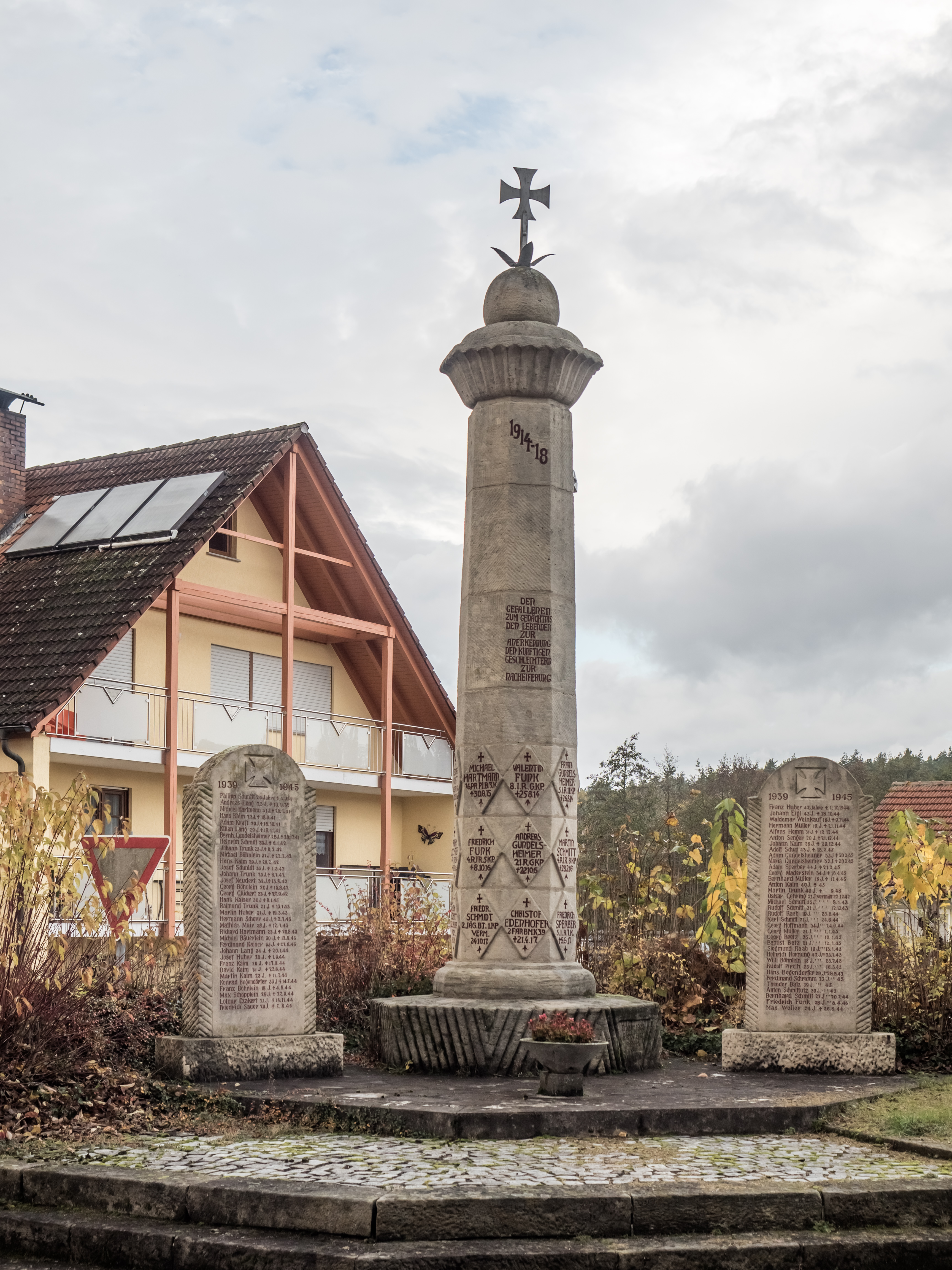 Gerach-Kriegerdenkmal-060040
