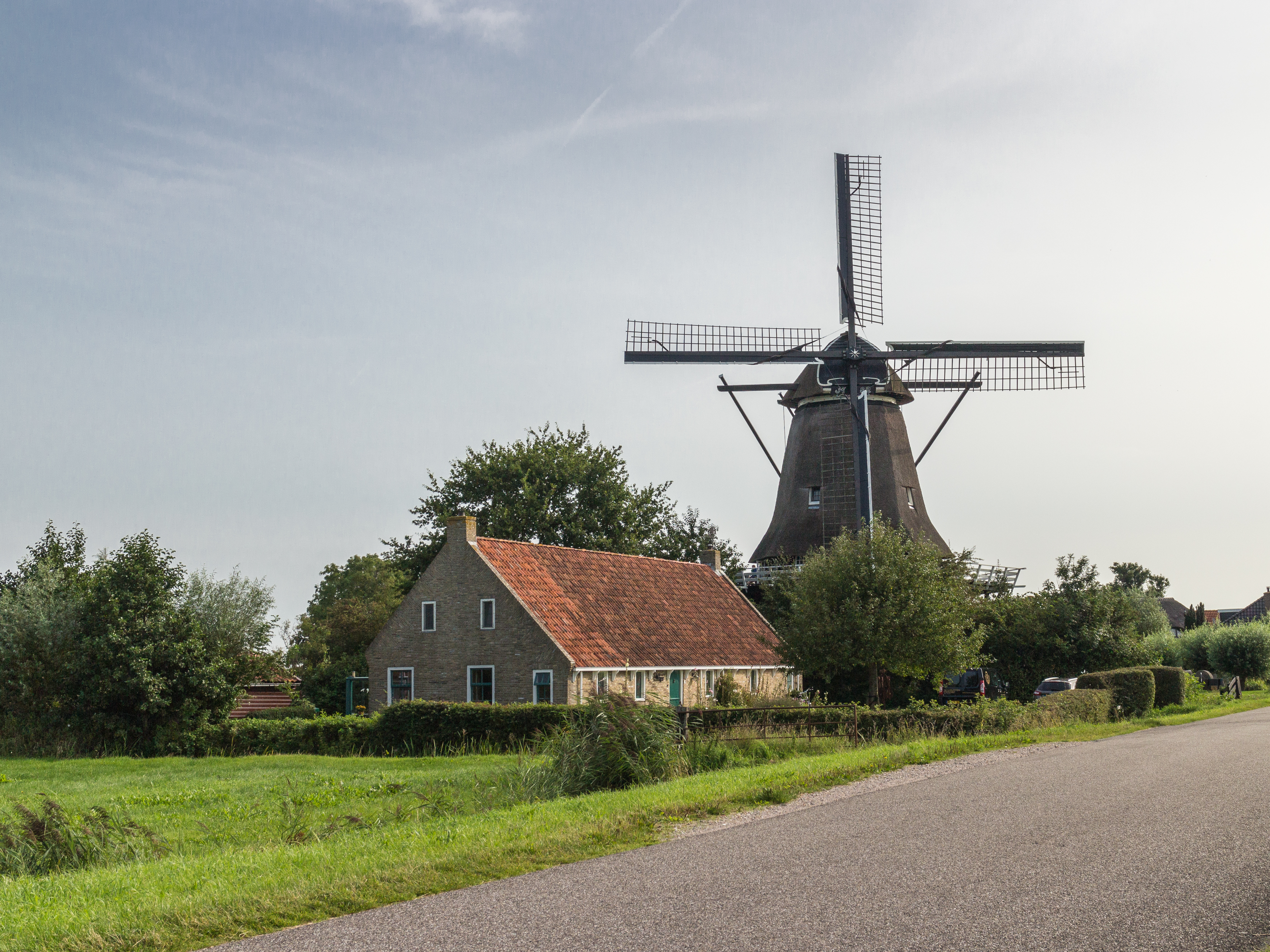 Langweer. Sweachmermolen Boarnsweachsterdyk 3 (Rijksmonument) 01