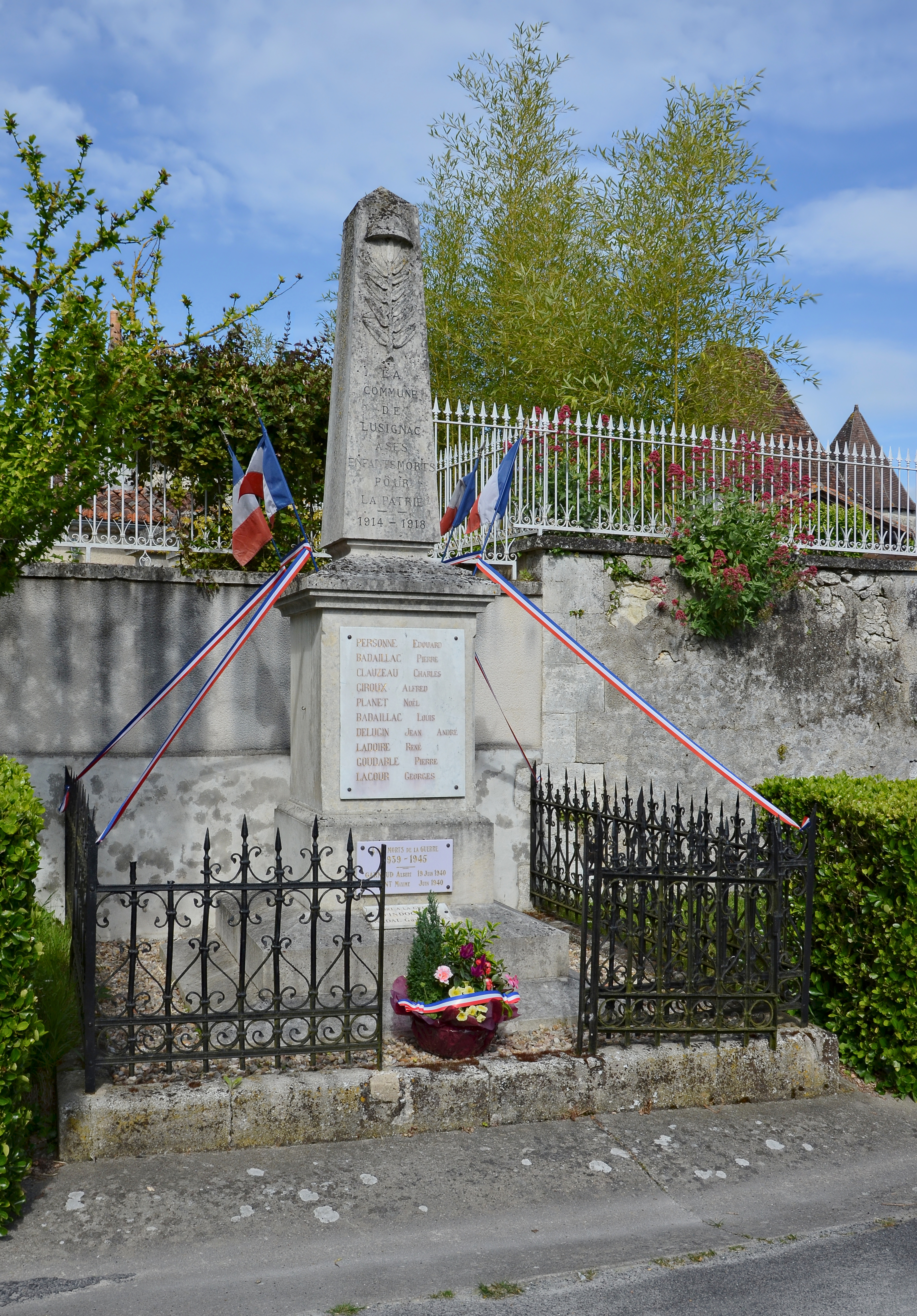 Lusignac 24 Monument aux morts 2014